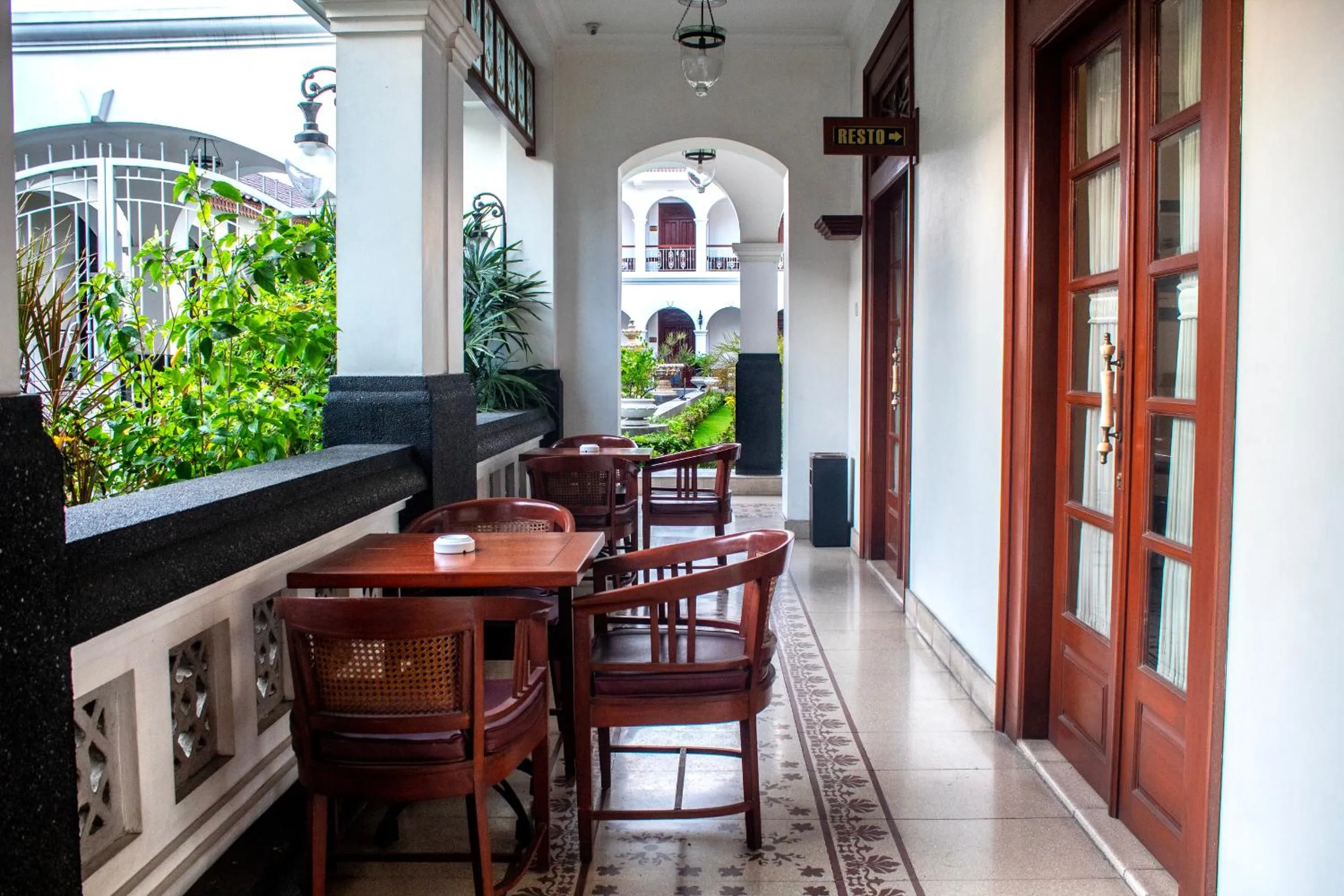 Restaurant/places to eat in Daroessalam Syariah Heritage Hotel