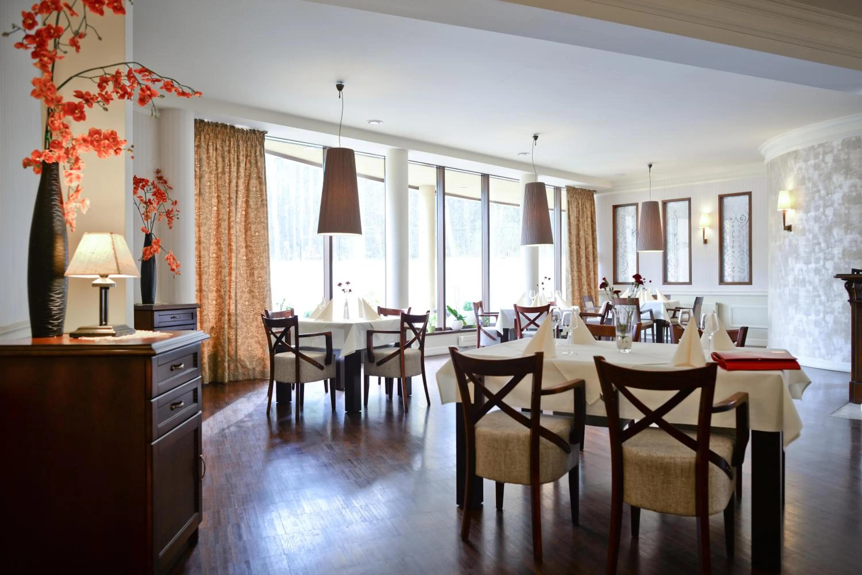 Restaurant/places to eat in Hotel Venus