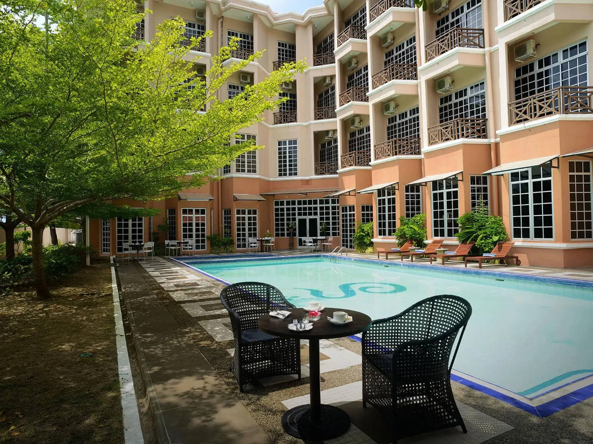 Pool view in Bella Vista Express Hotel Pool view in Bella Vista Express Hotel