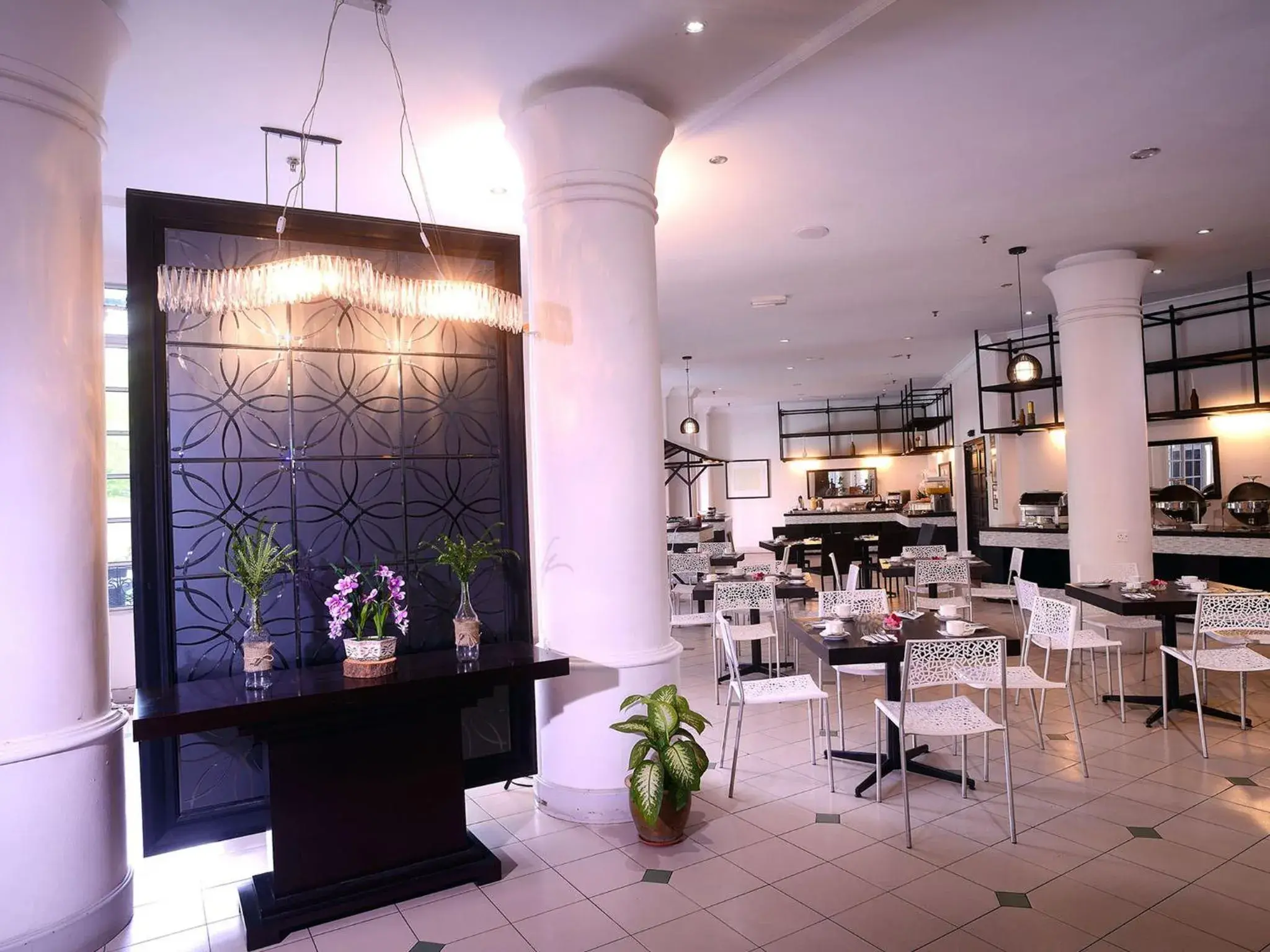 Restaurant/places to eat in Bella Vista Express Hotel Restaurant/places to eat in Bella Vista Express Hotel