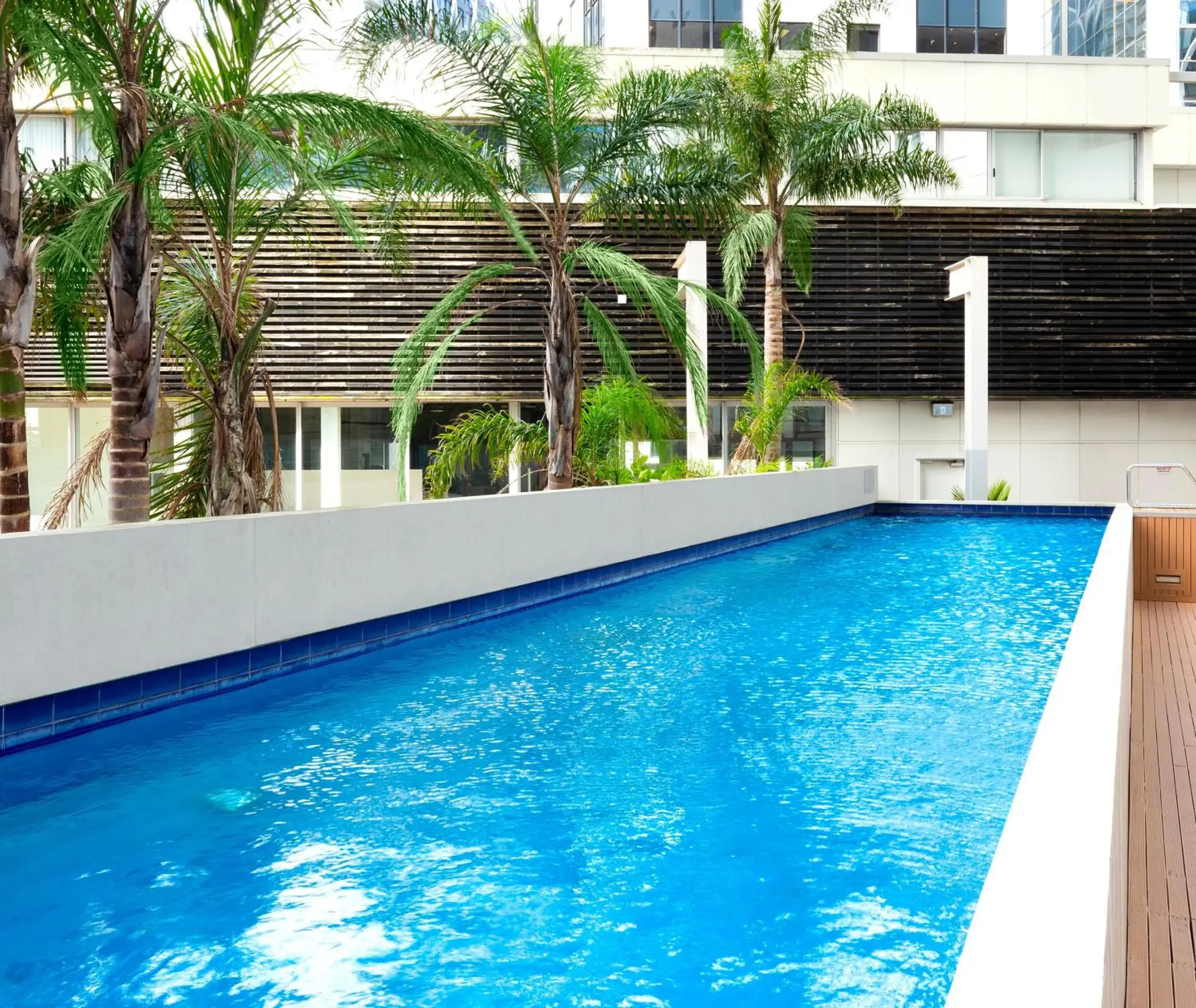 Swimming pool in Auckland Harbour Suites Swimming pool in Auckland Harbour Suites