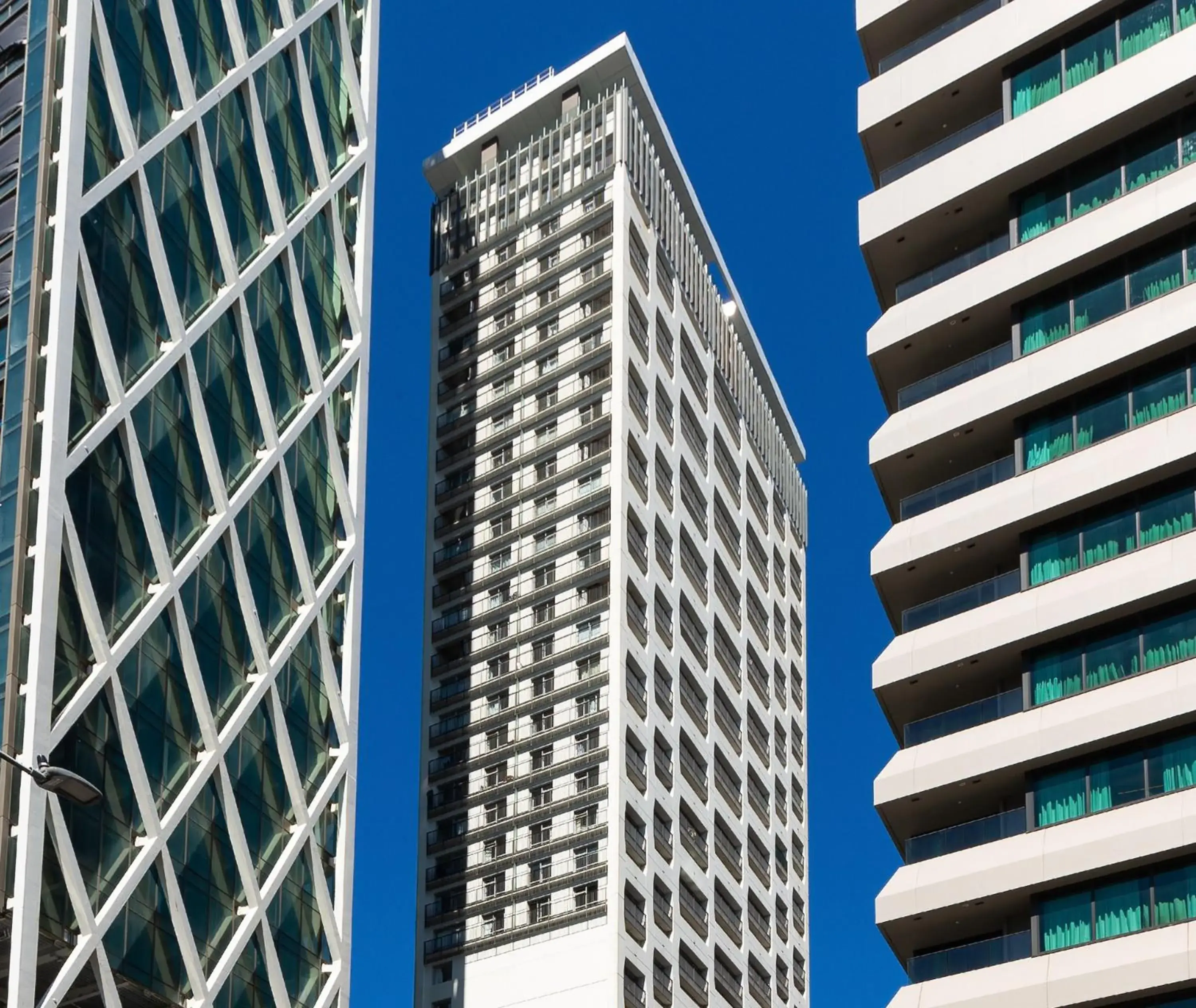 Property building in Auckland Harbour Suites Property building in Auckland Harbour Suites