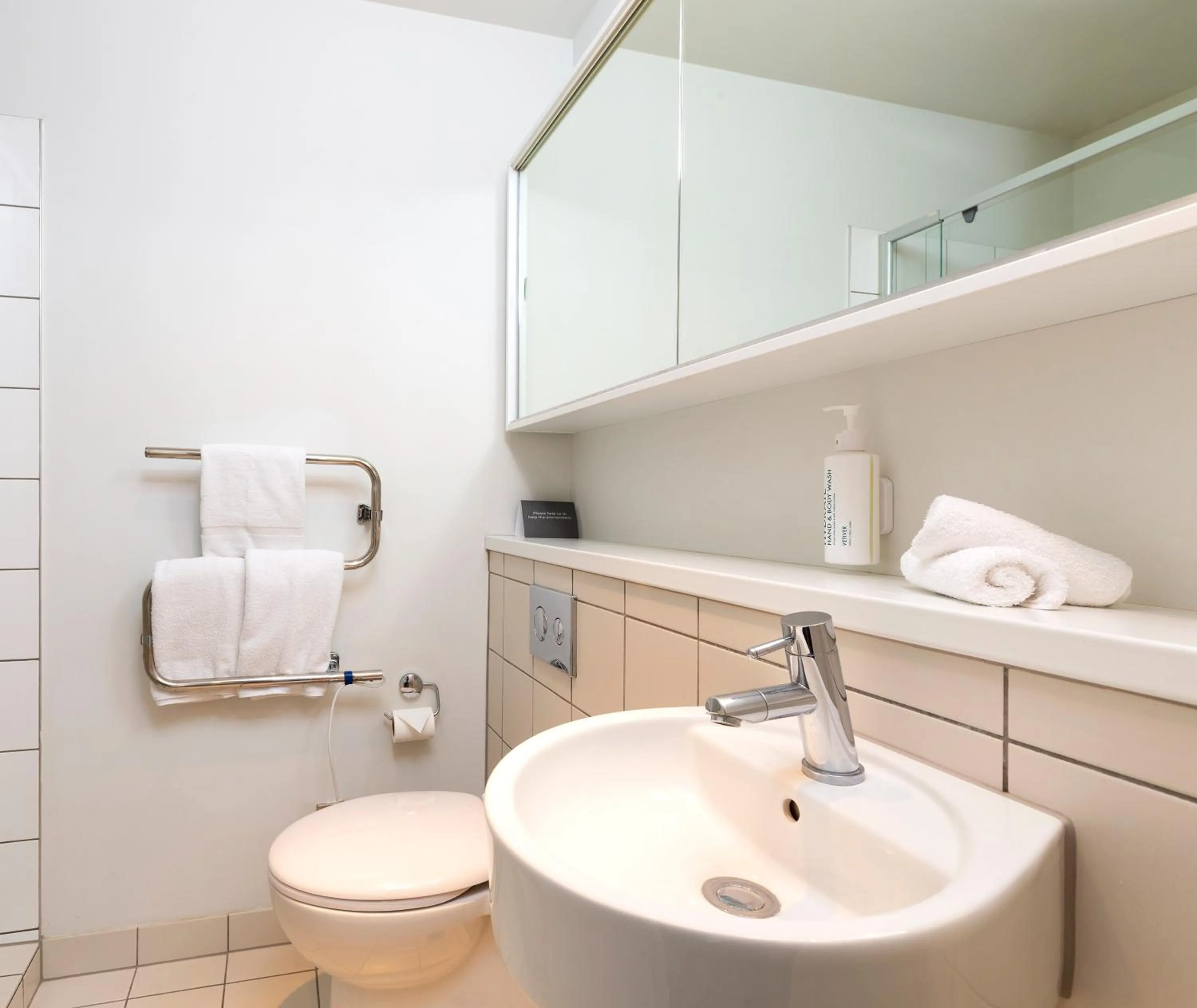 Toilet in Auckland Harbour Suites