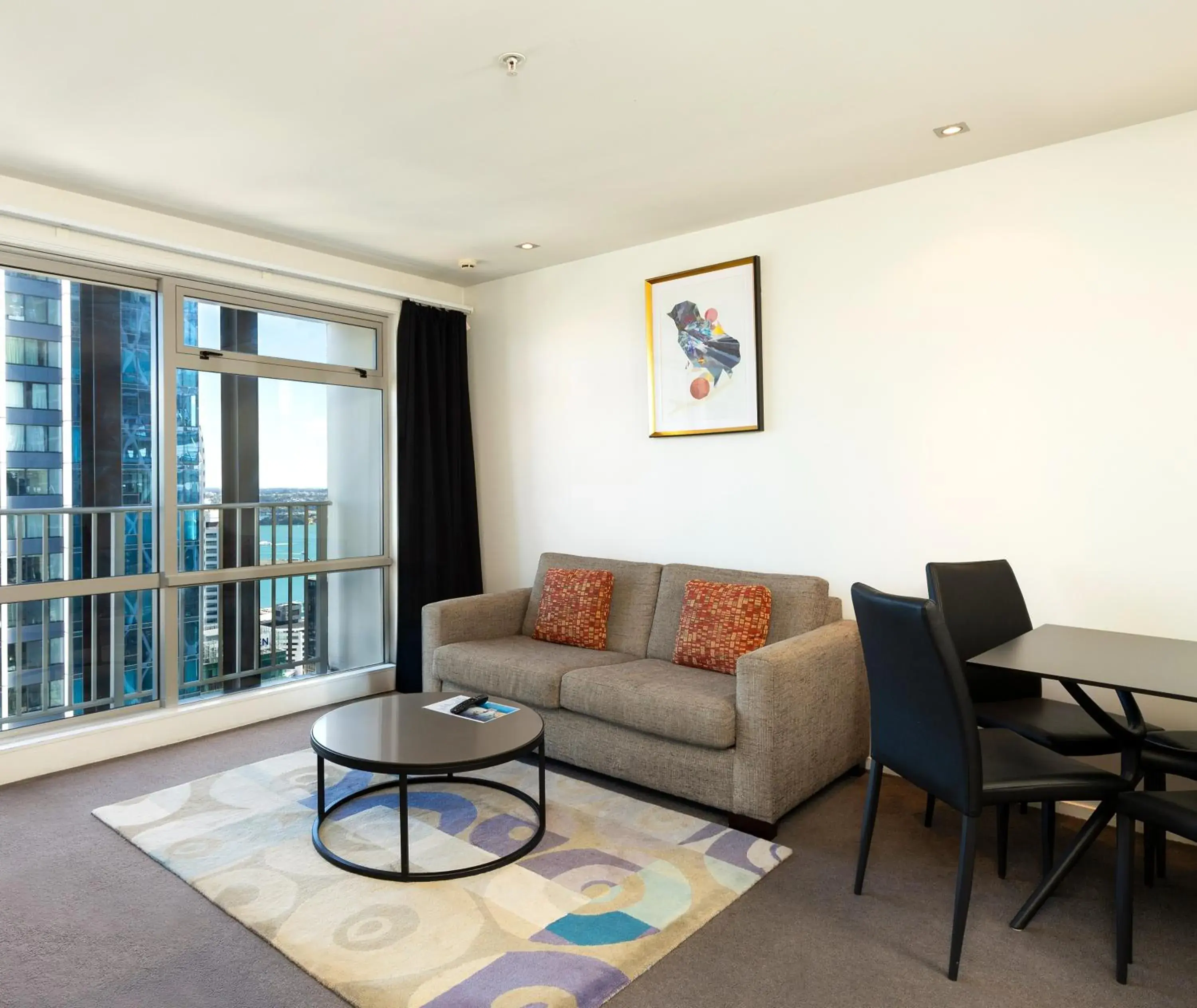 Two-Bedroom Apartment with City View in Auckland Harbour Suites Two-Bedroom Apartment with City View in Auckland Harbour Suites