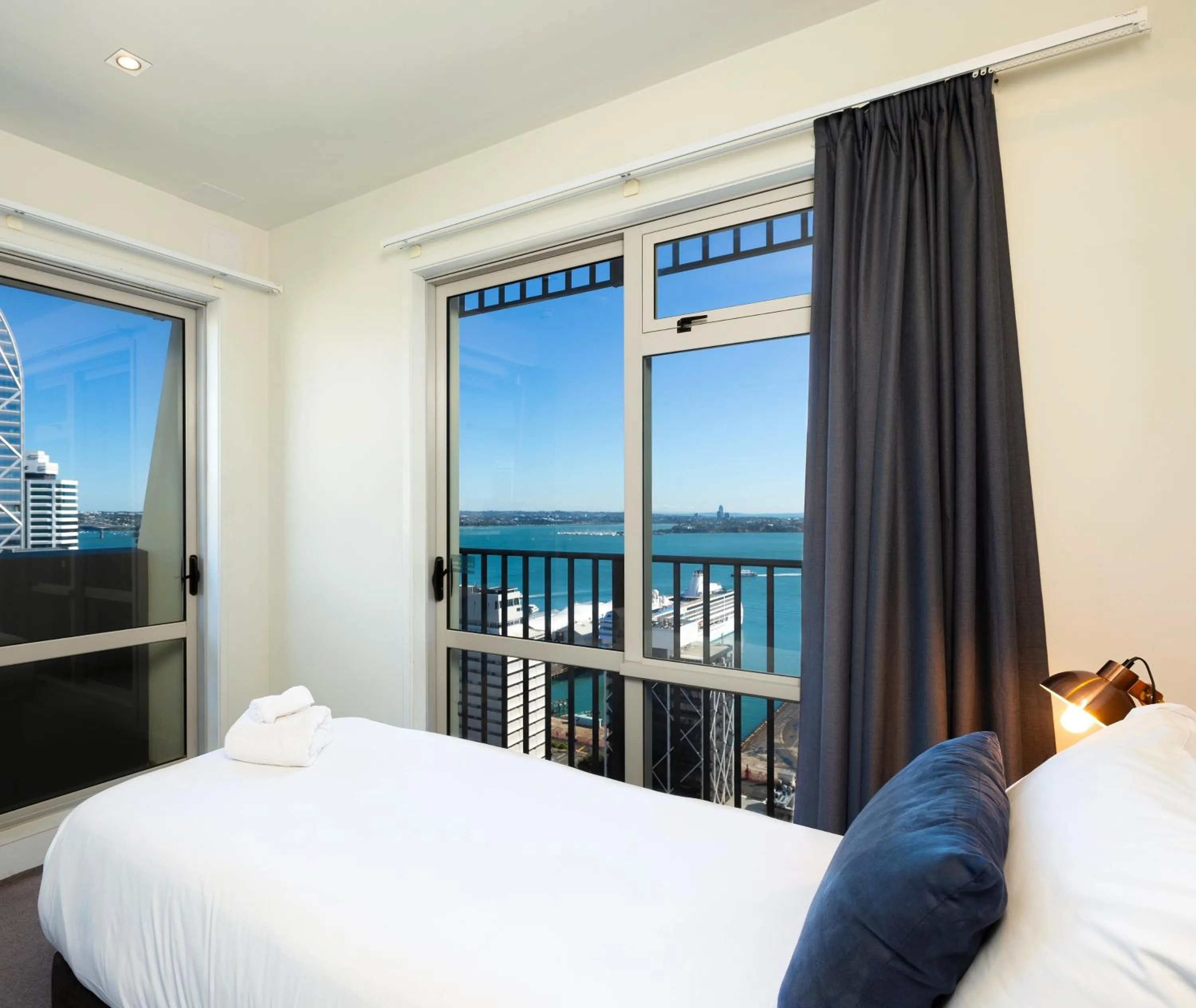 Bed in Auckland Harbour Suites