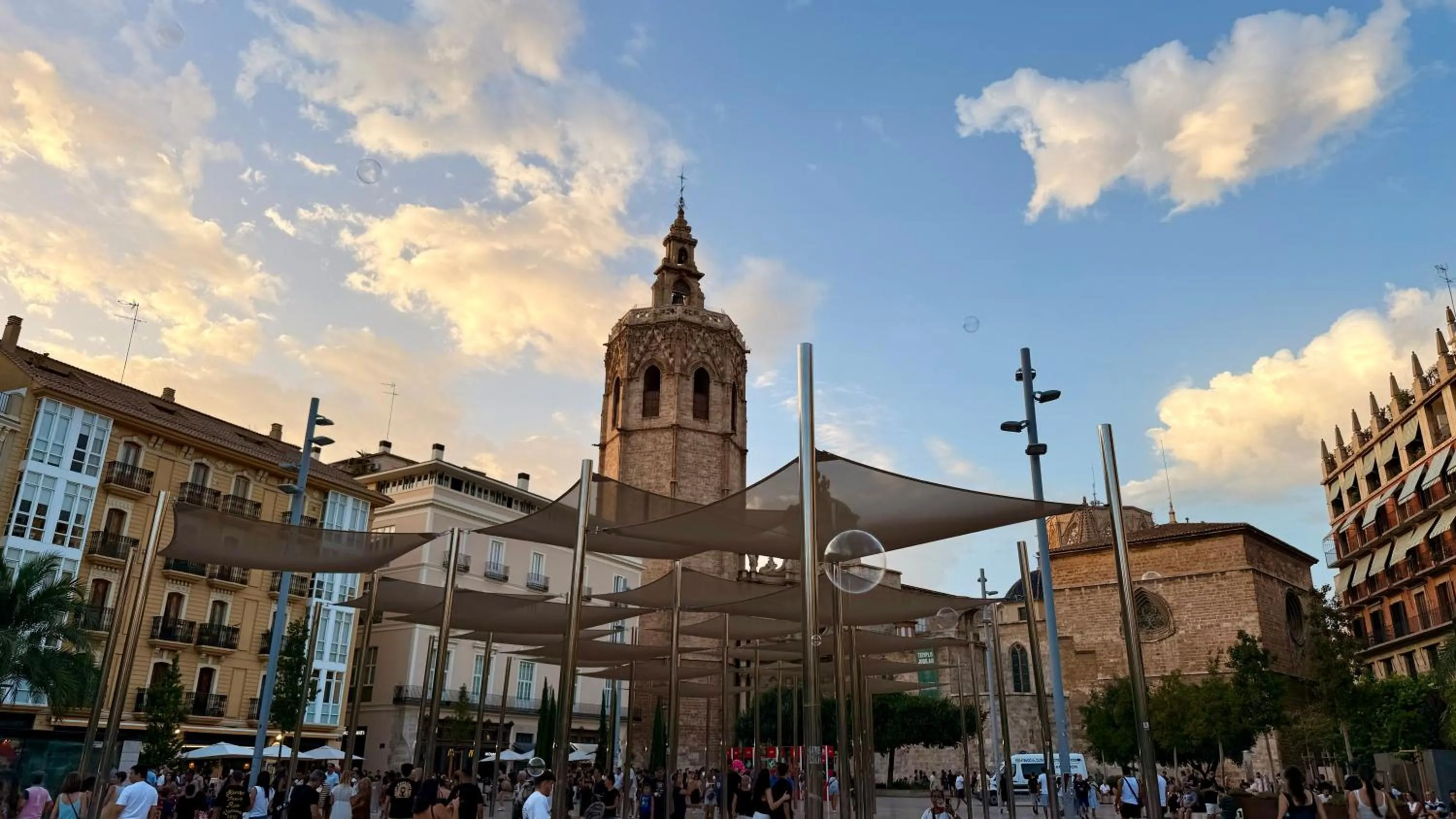 Restaurant/places to eat in Cosy Rooms Bolsería