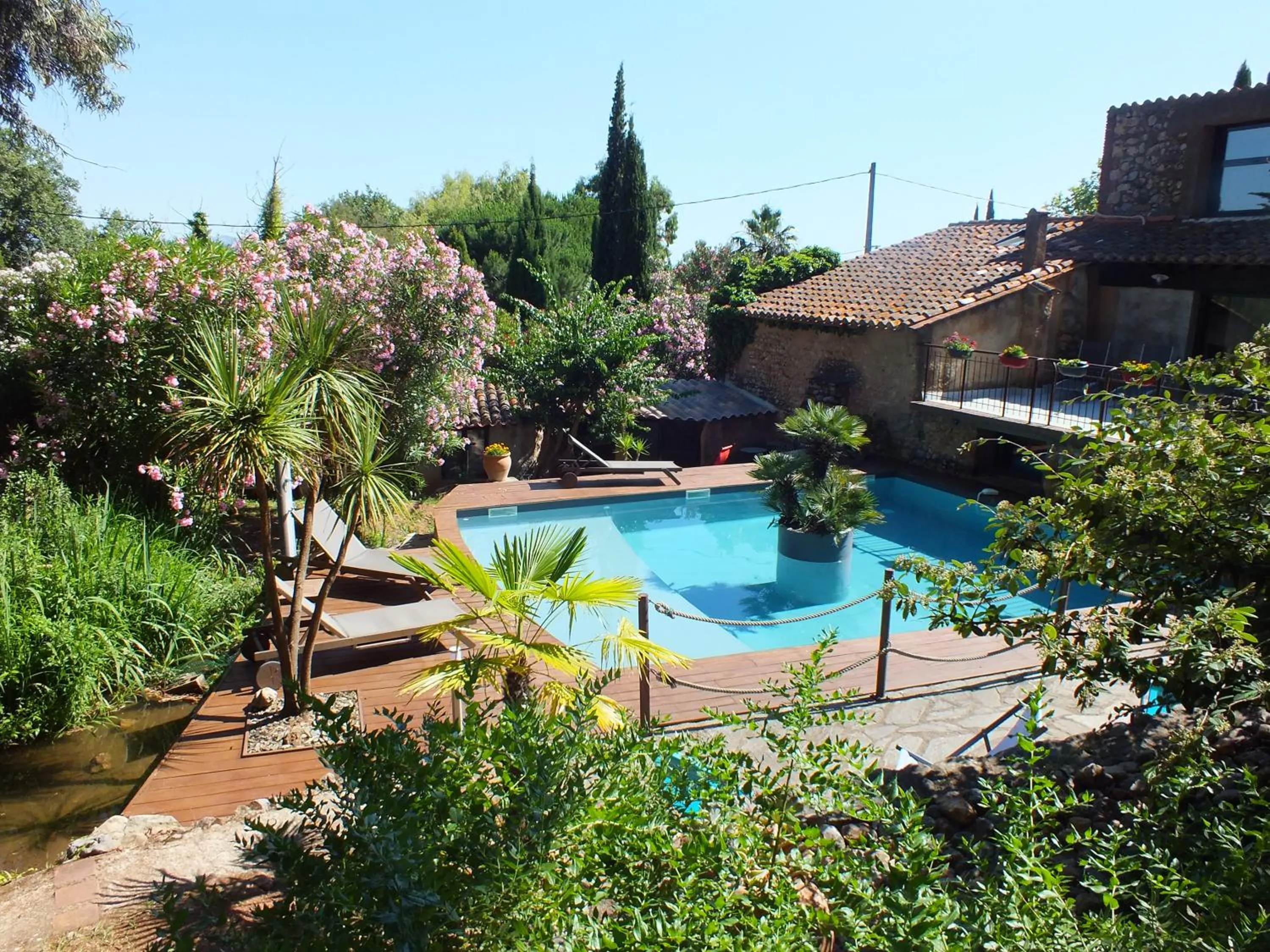 Swimming pool in Casa9 Hôtel