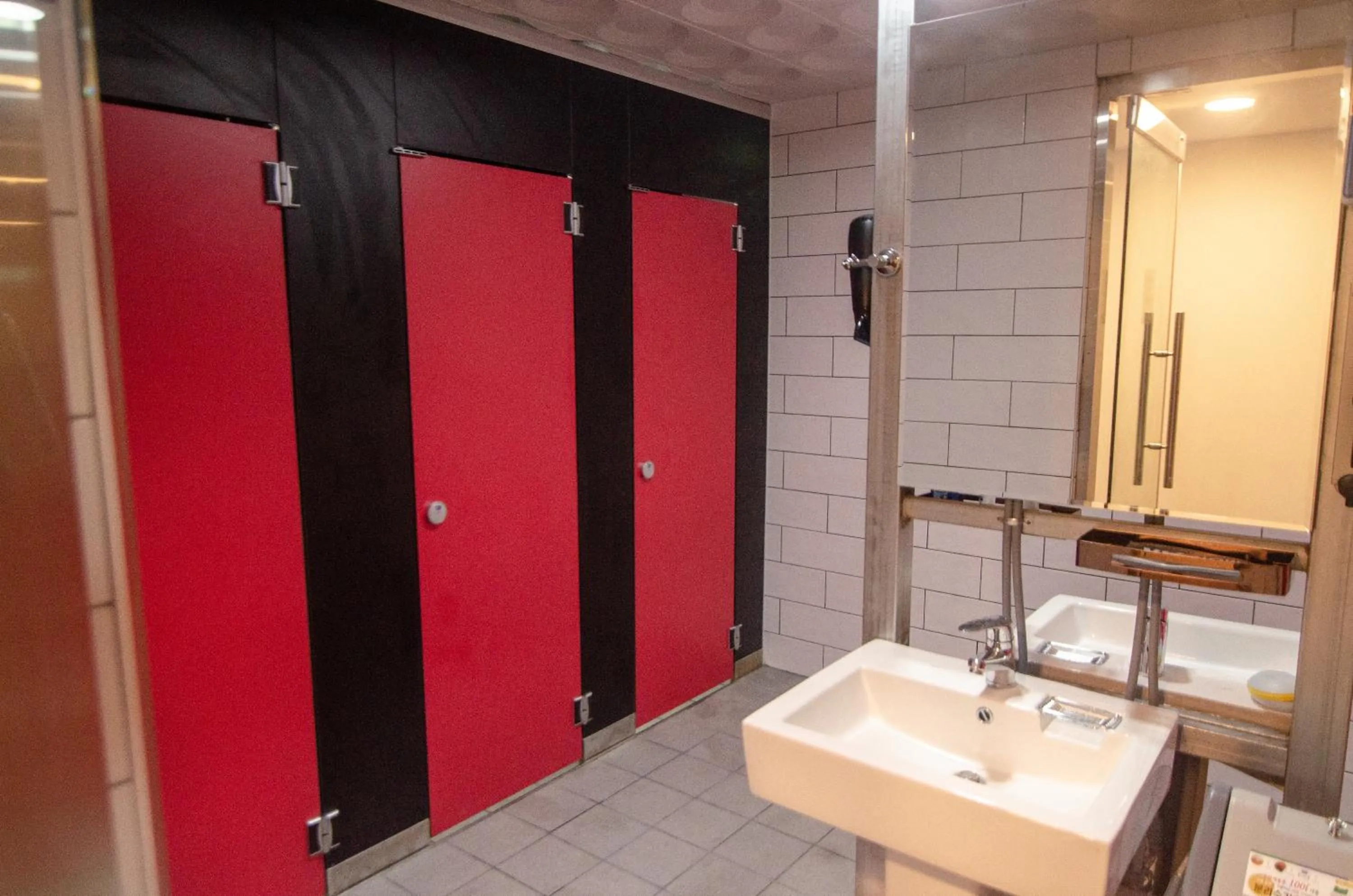 Toilet in One Way Guesthouse Busan