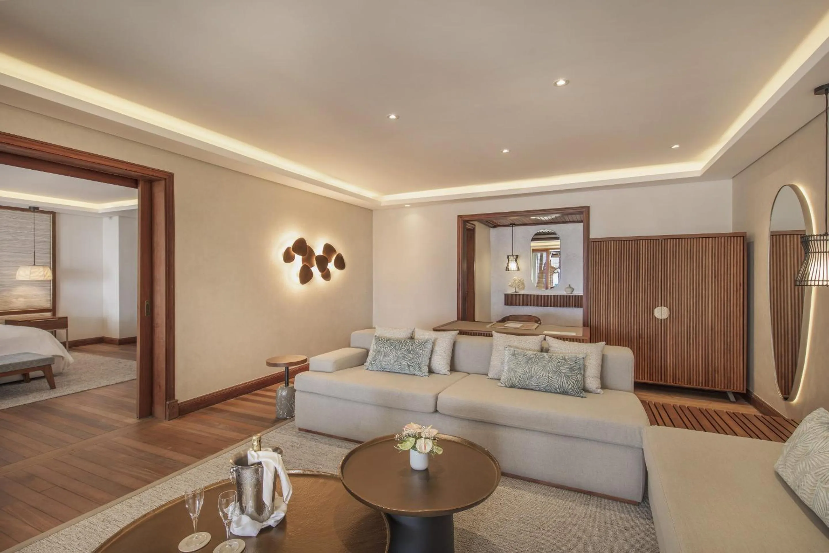 Living room, Bed in Paradis Beachcomber Golf Resort & Spa