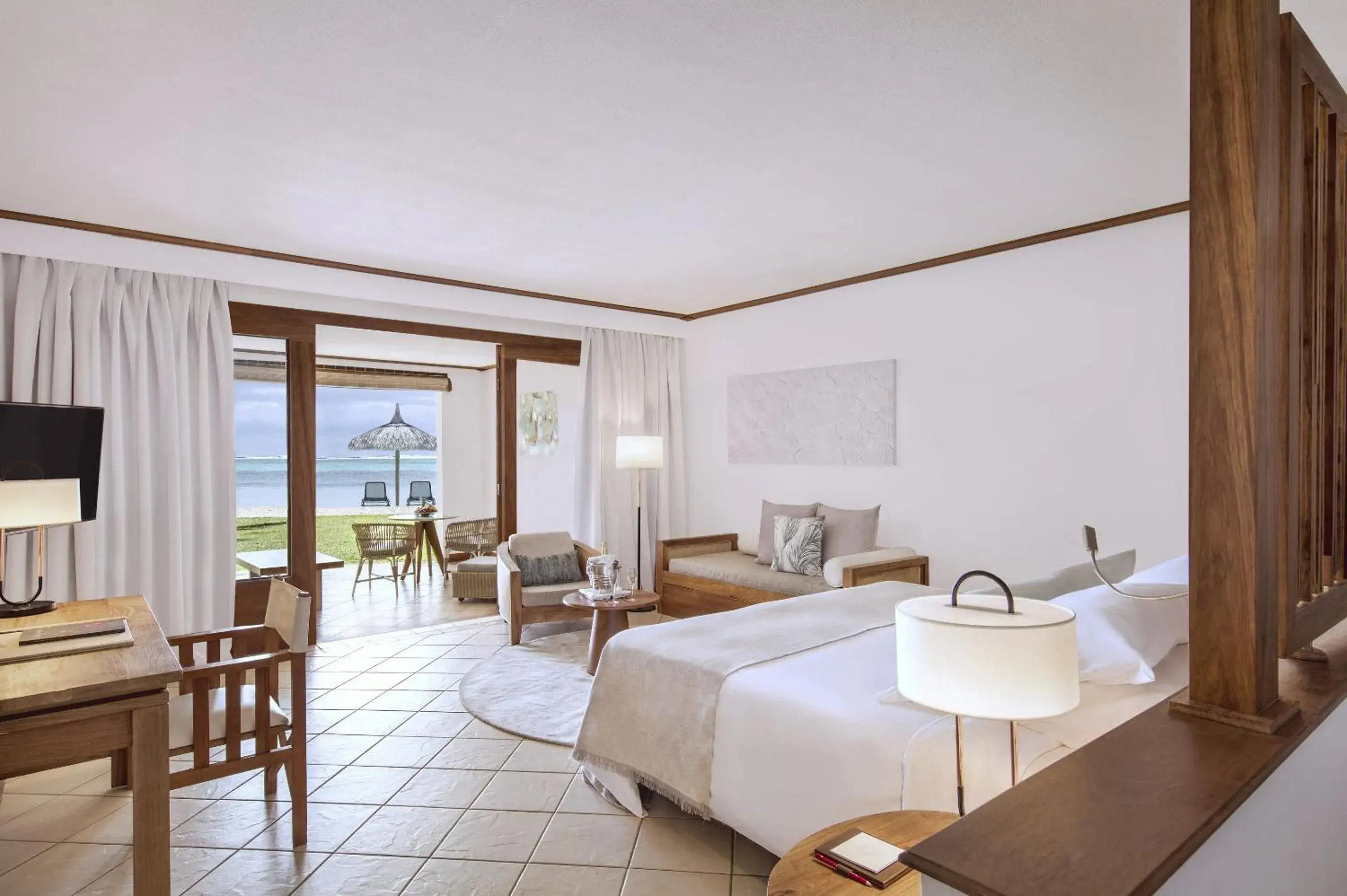 Bed in Paradis Beachcomber Golf Resort & Spa Bed in Paradis Beachcomber Golf Resort & Spa