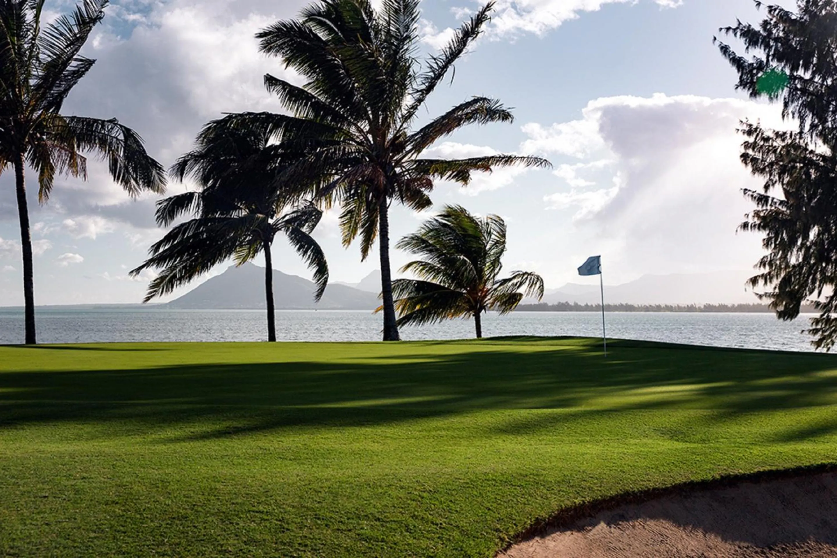 Golfcourse in Paradis Beachcomber Golf Resort & Spa