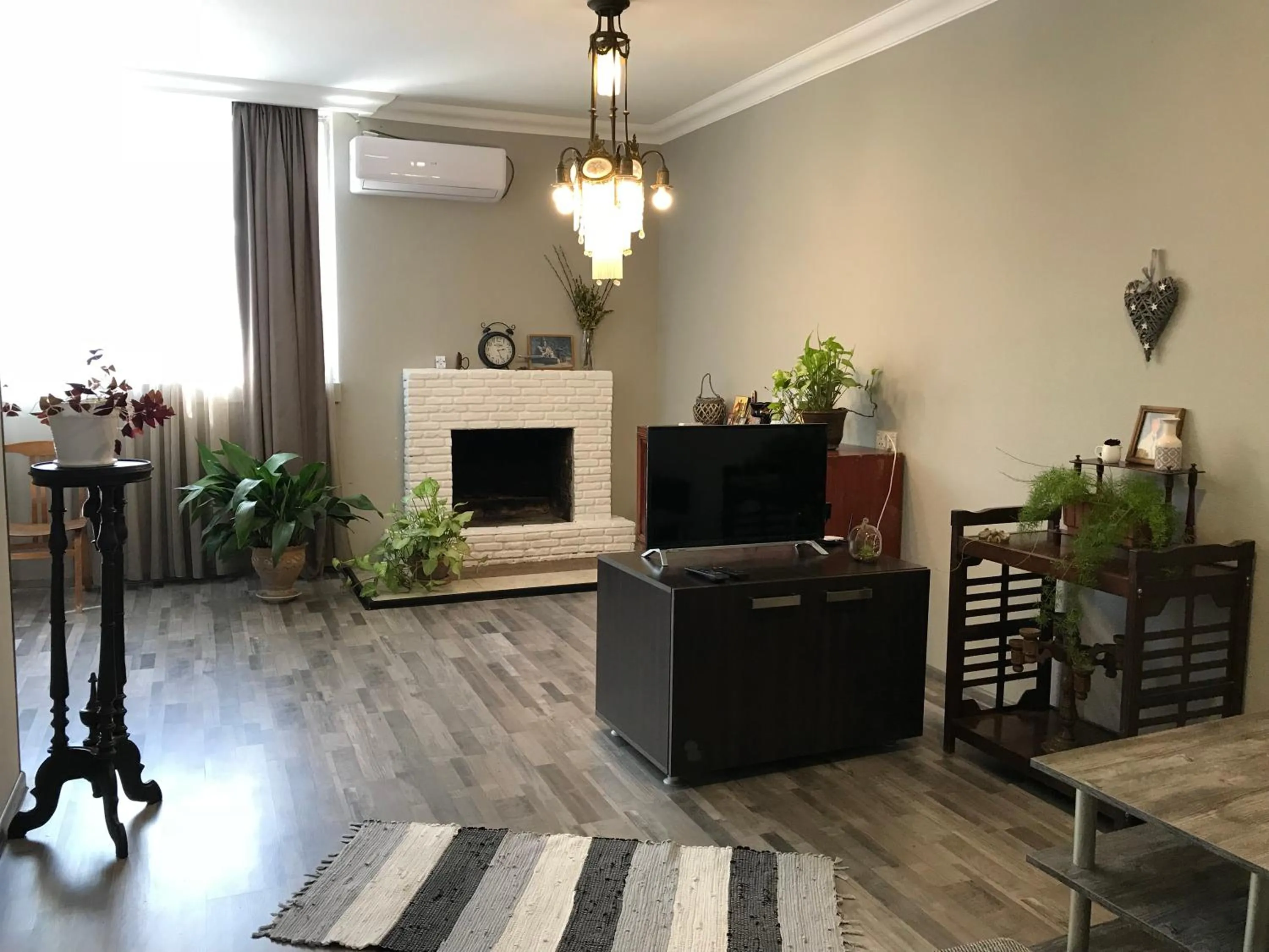 Communal lounge/ TV room in Talaveri Apartment in Old Tbilisi