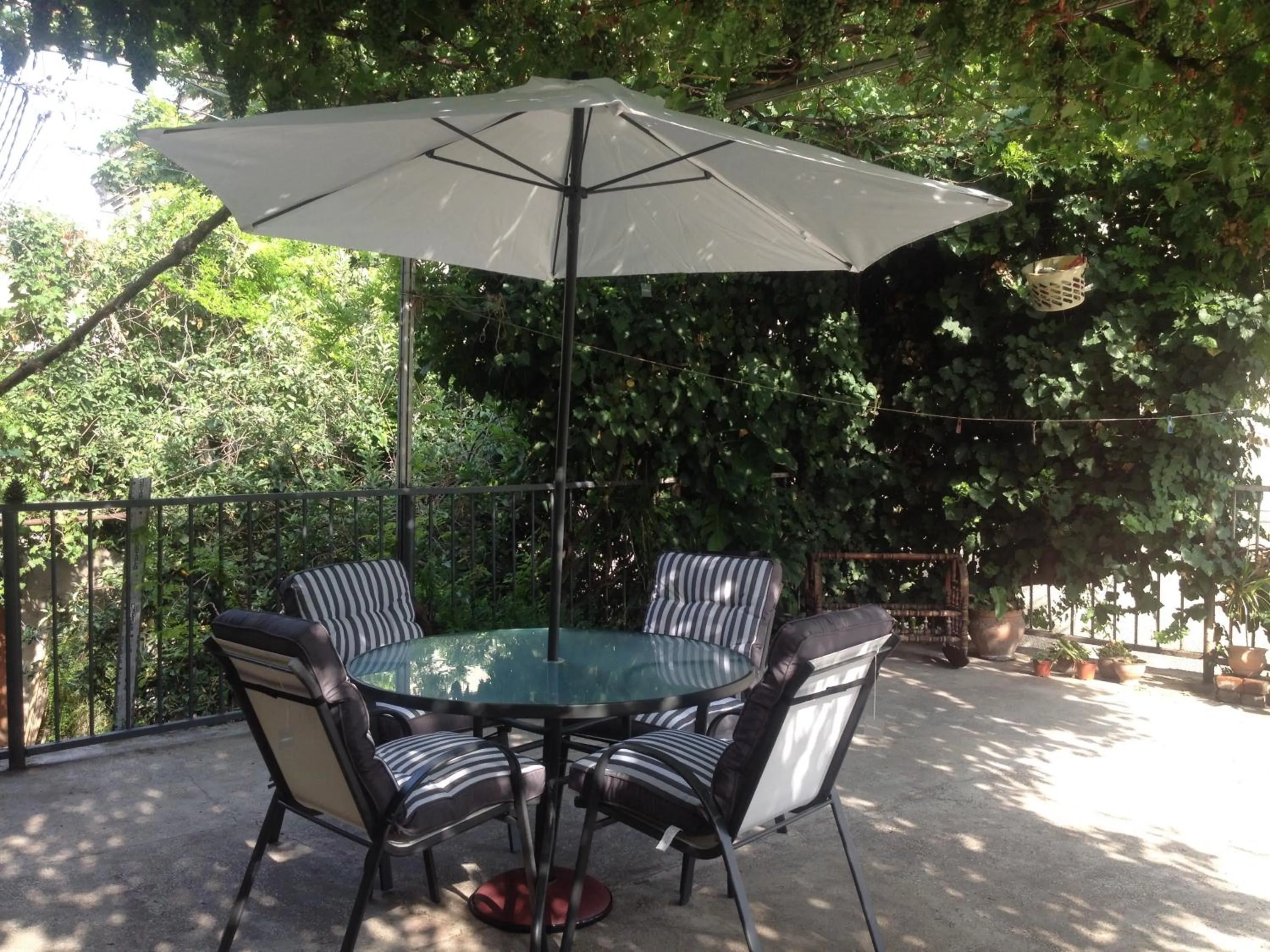 Garden in Talaveri Apartment in Old Tbilisi