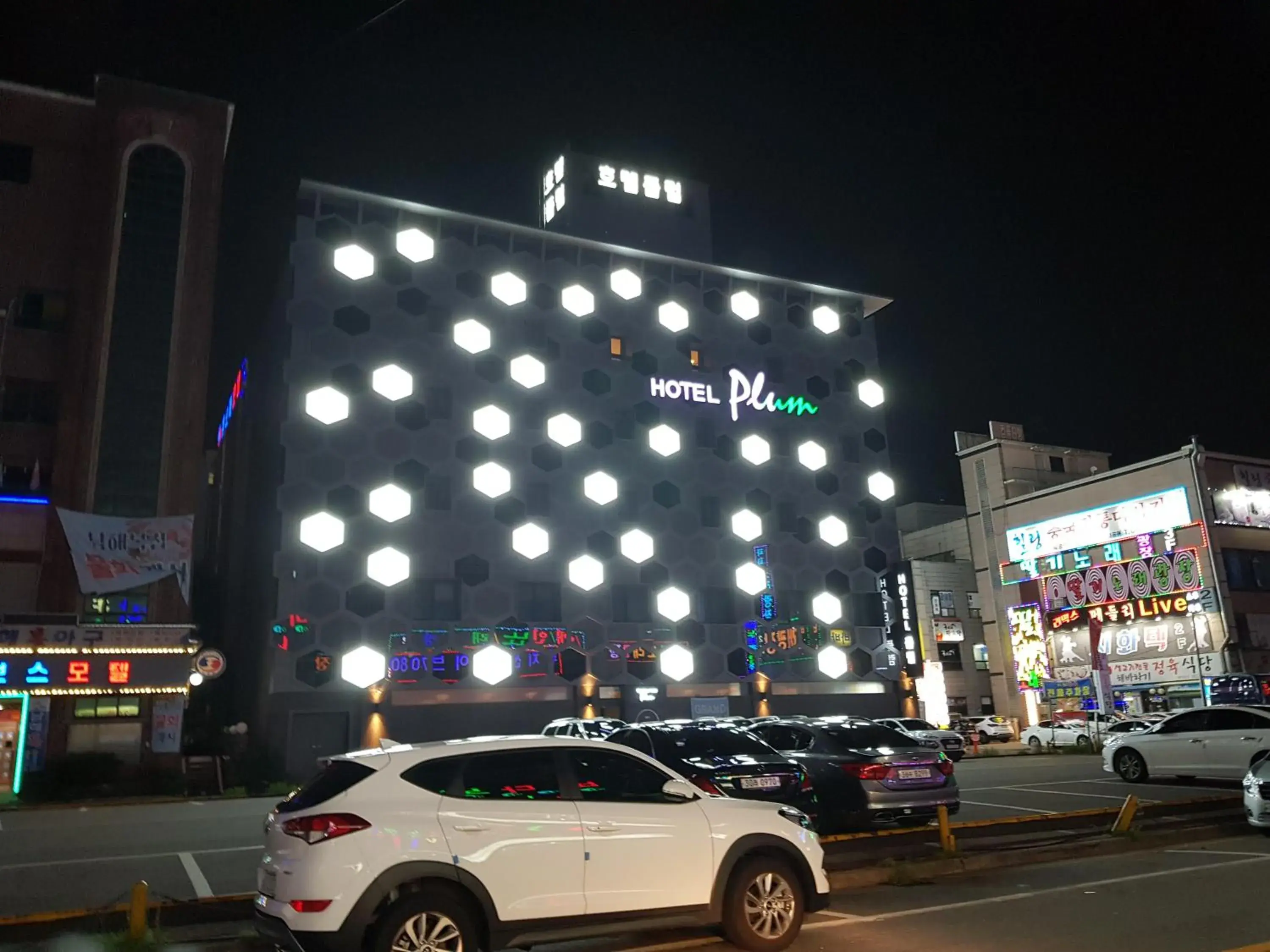 Property building in Plum Hotel Property building in Plum Hotel