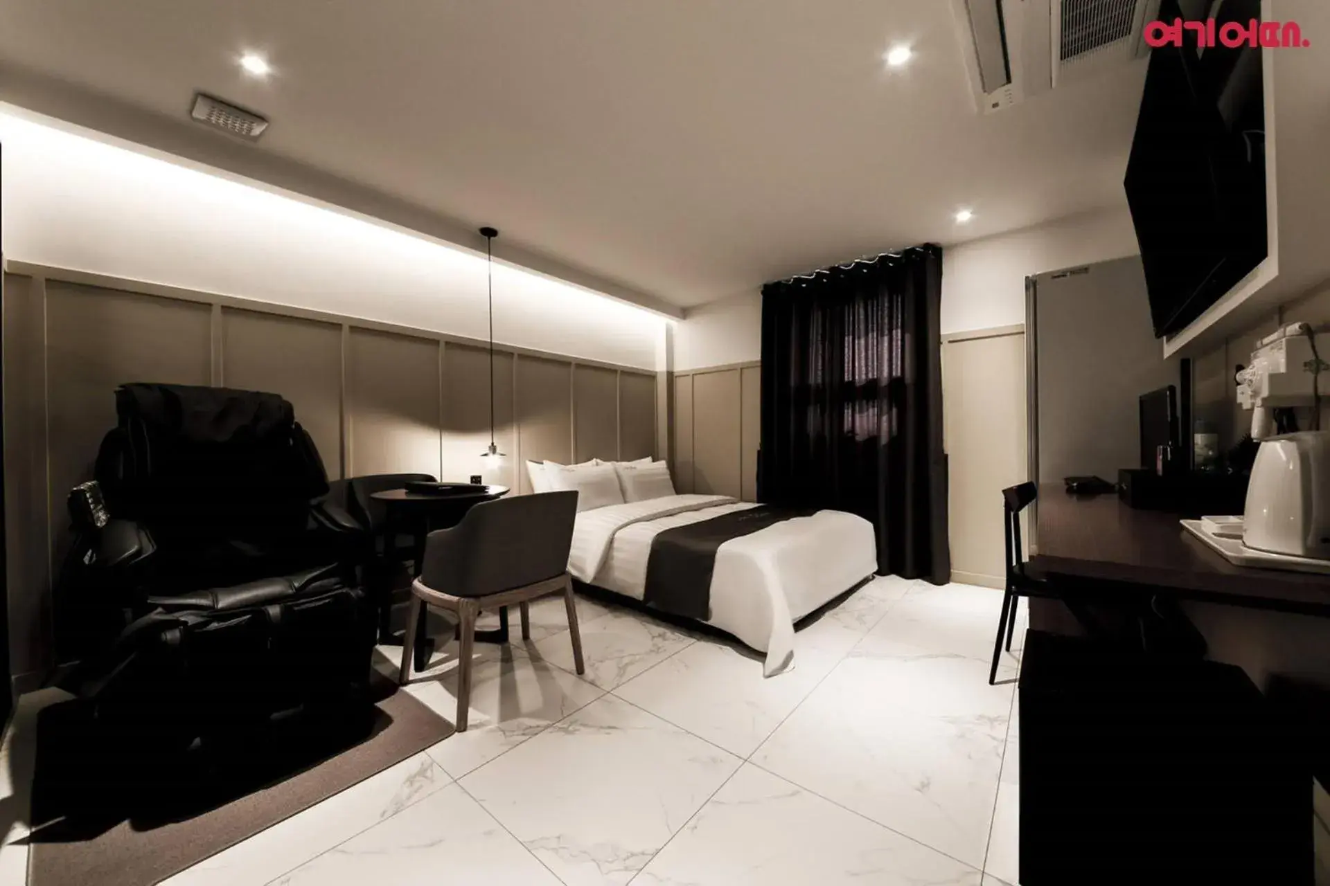 Bed in Plum Hotel Bed in Plum Hotel