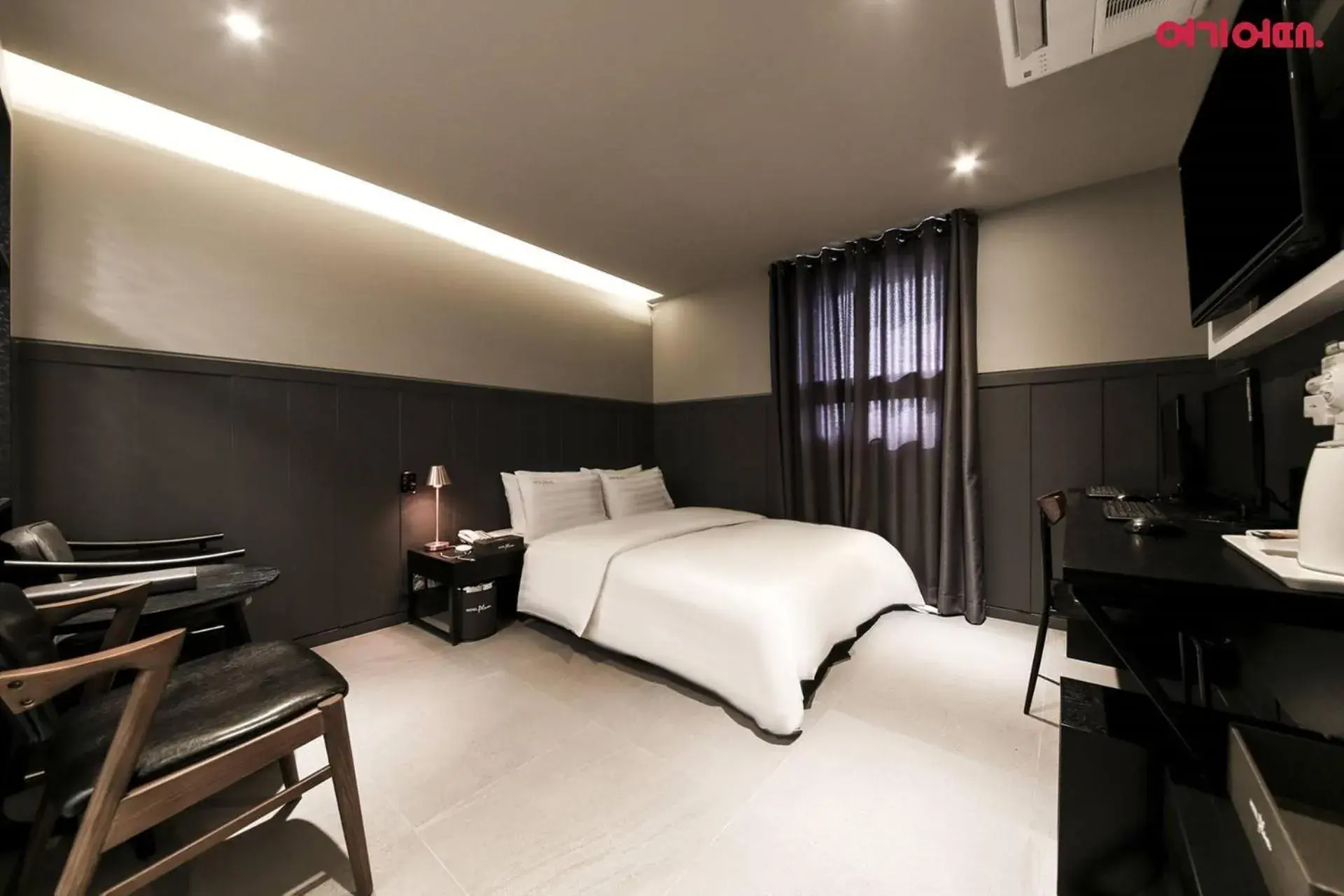 Bed in Plum Hotel Bed in Plum Hotel