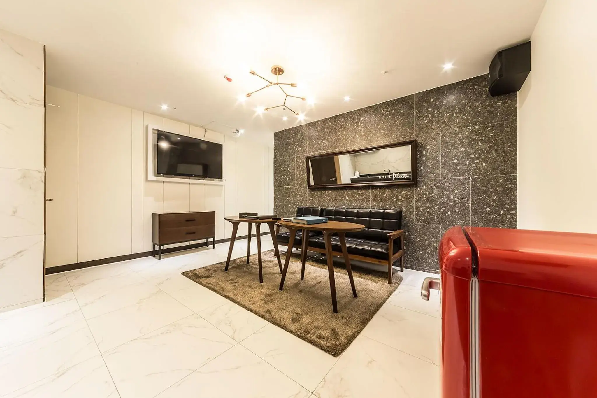 Living room in Plum Hotel Living room in Plum Hotel