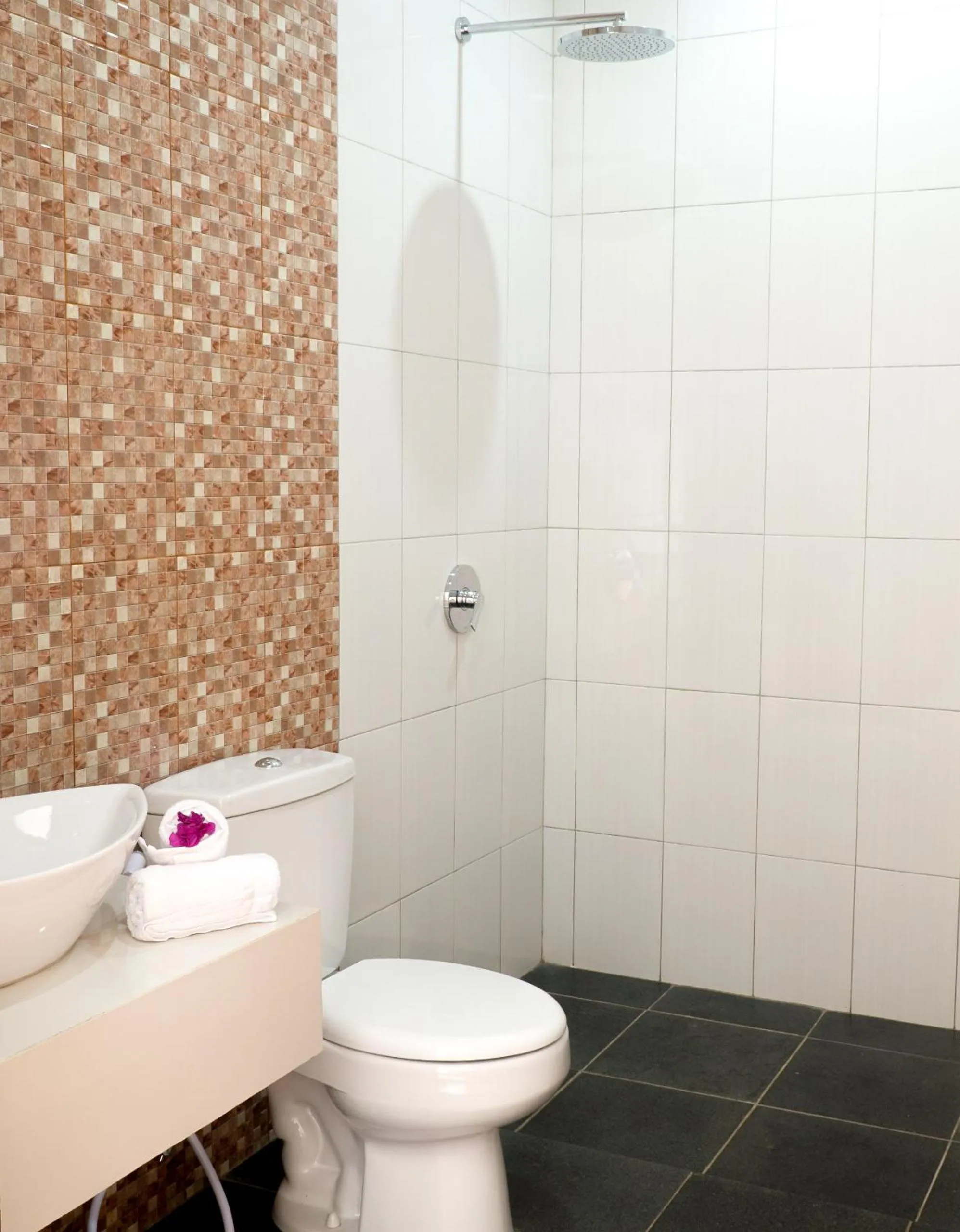 Bathroom in Seno Guesthouse & Cafe