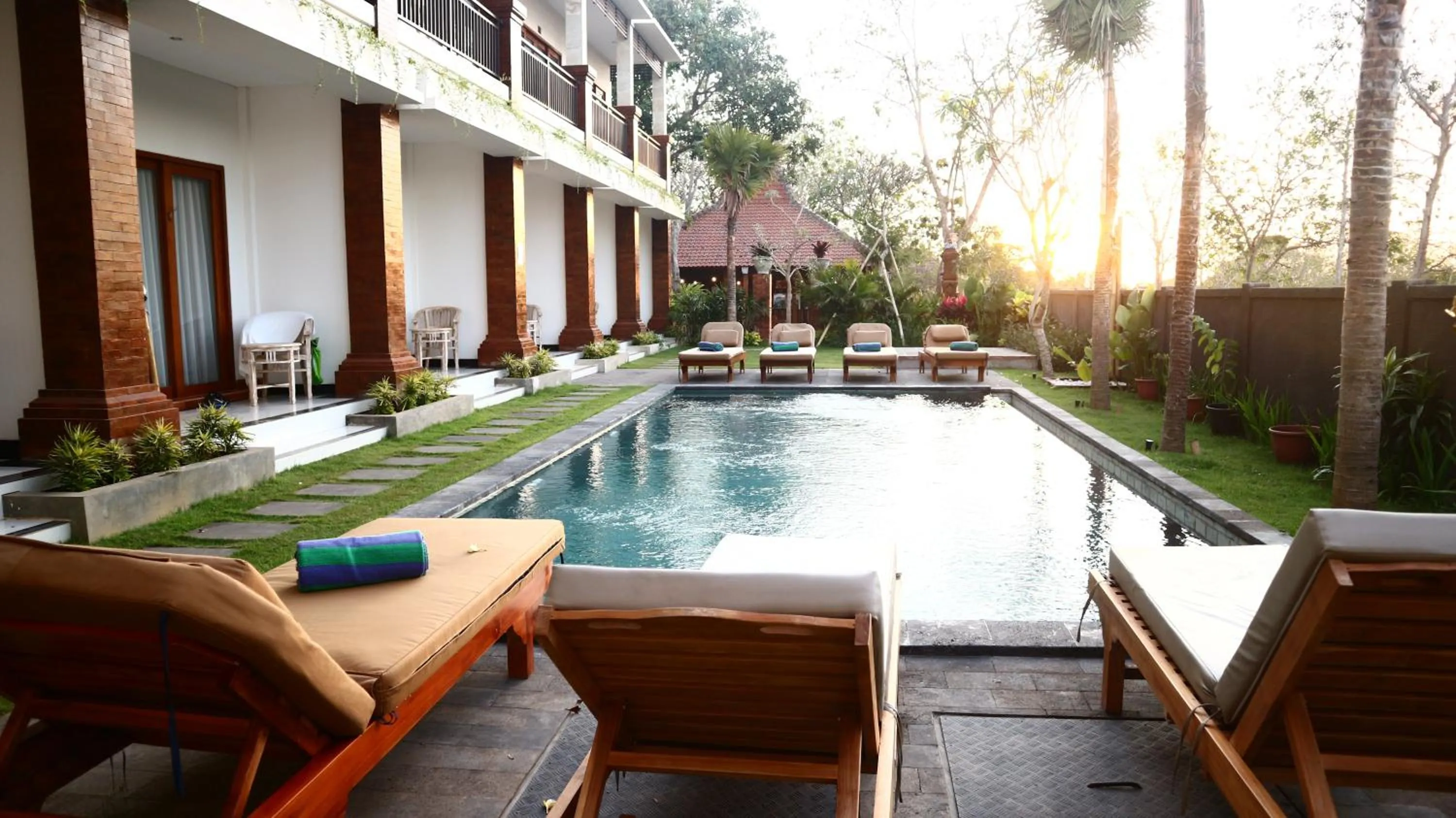 Swimming pool in Seno Guesthouse & Cafe