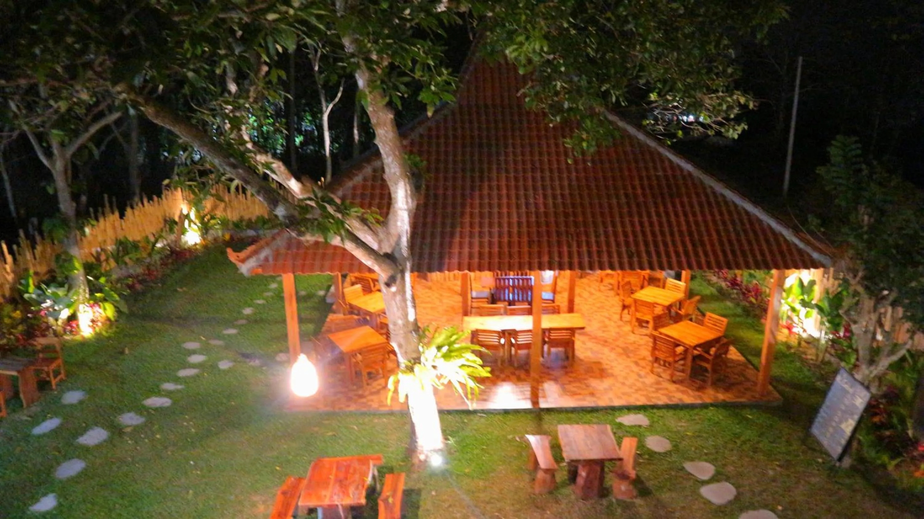 Restaurant/places to eat in Seno Guesthouse & Cafe