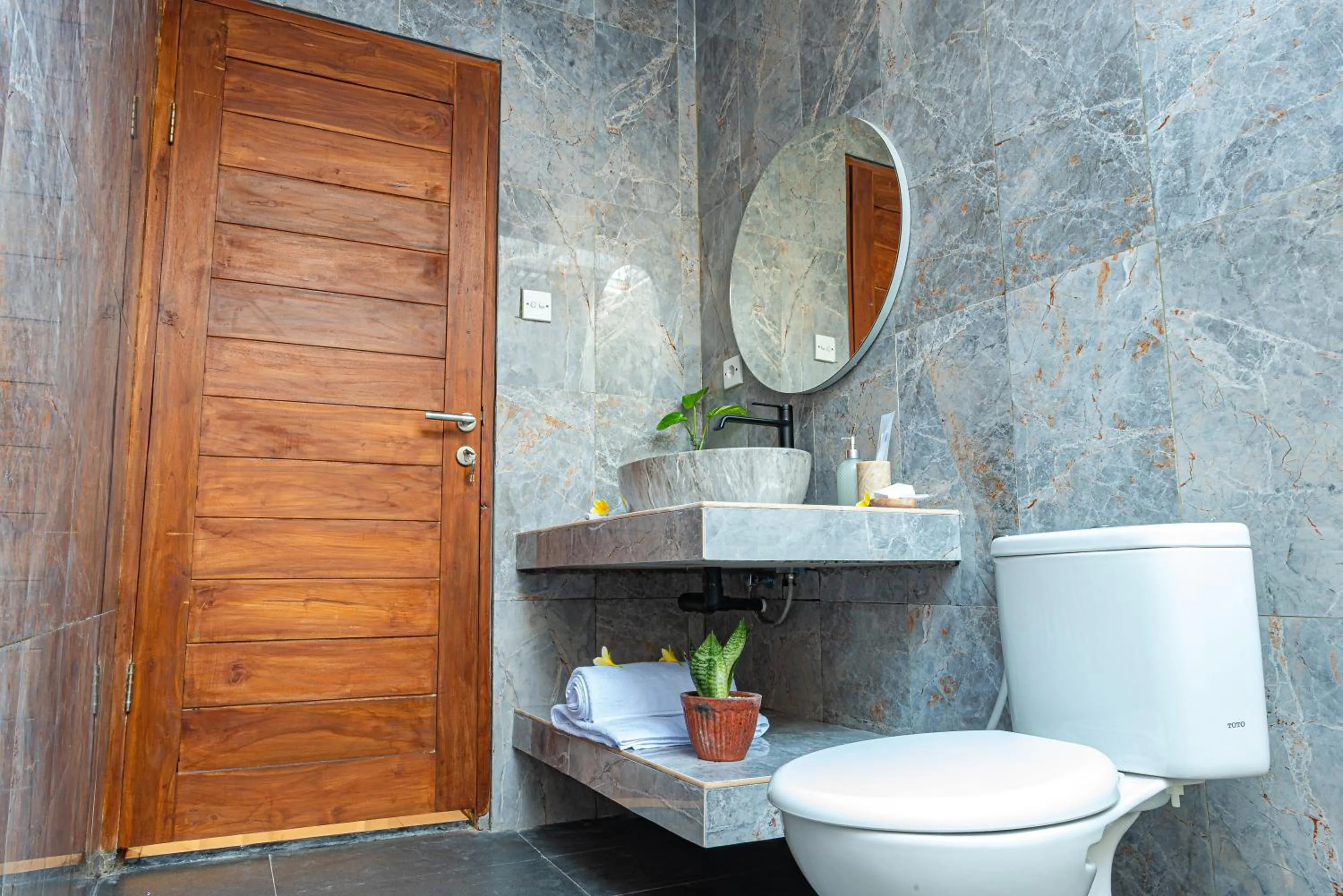 Toilet in Seno Guesthouse & Cafe