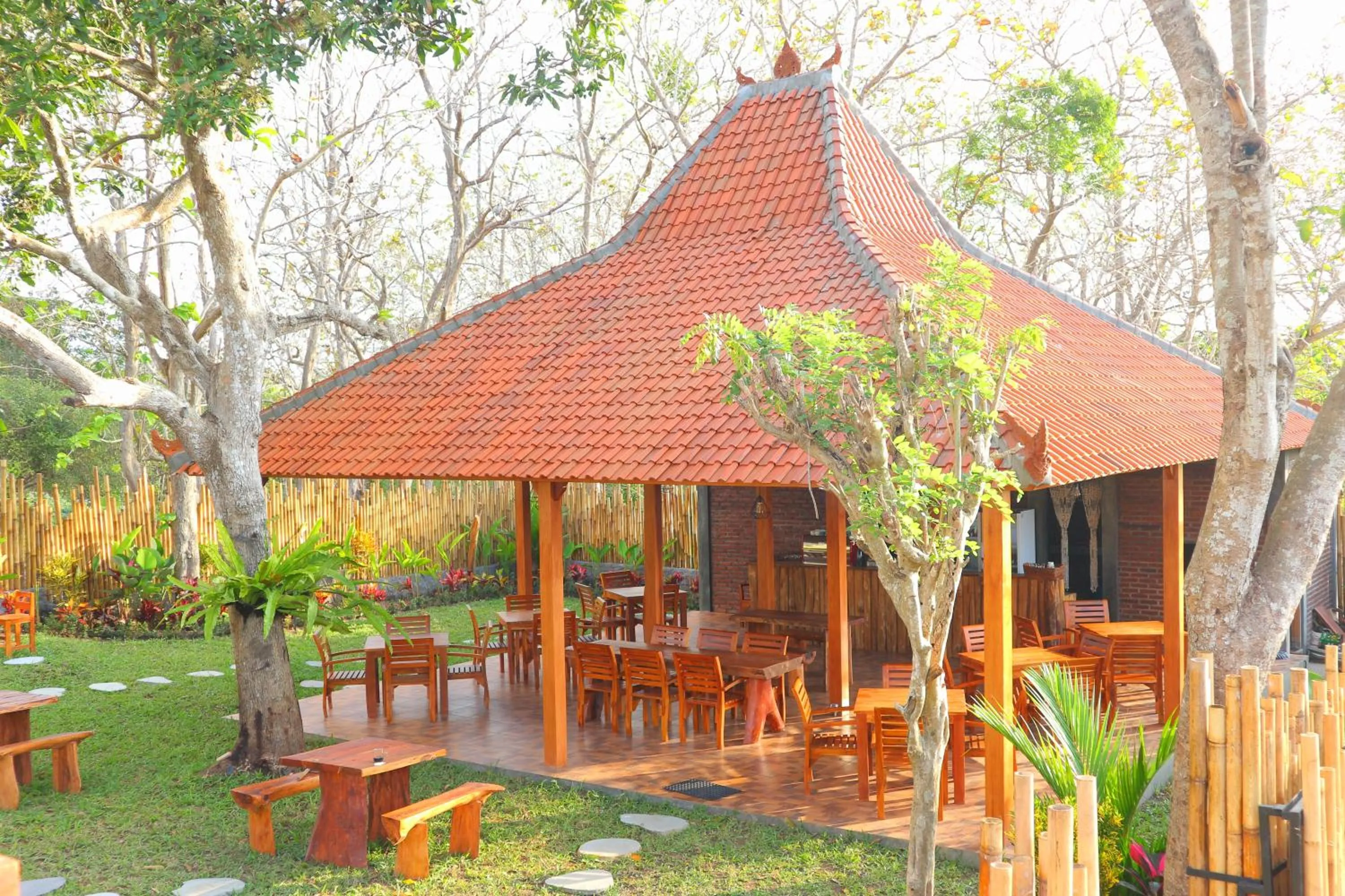 Restaurant/places to eat in Seno Guesthouse & Cafe