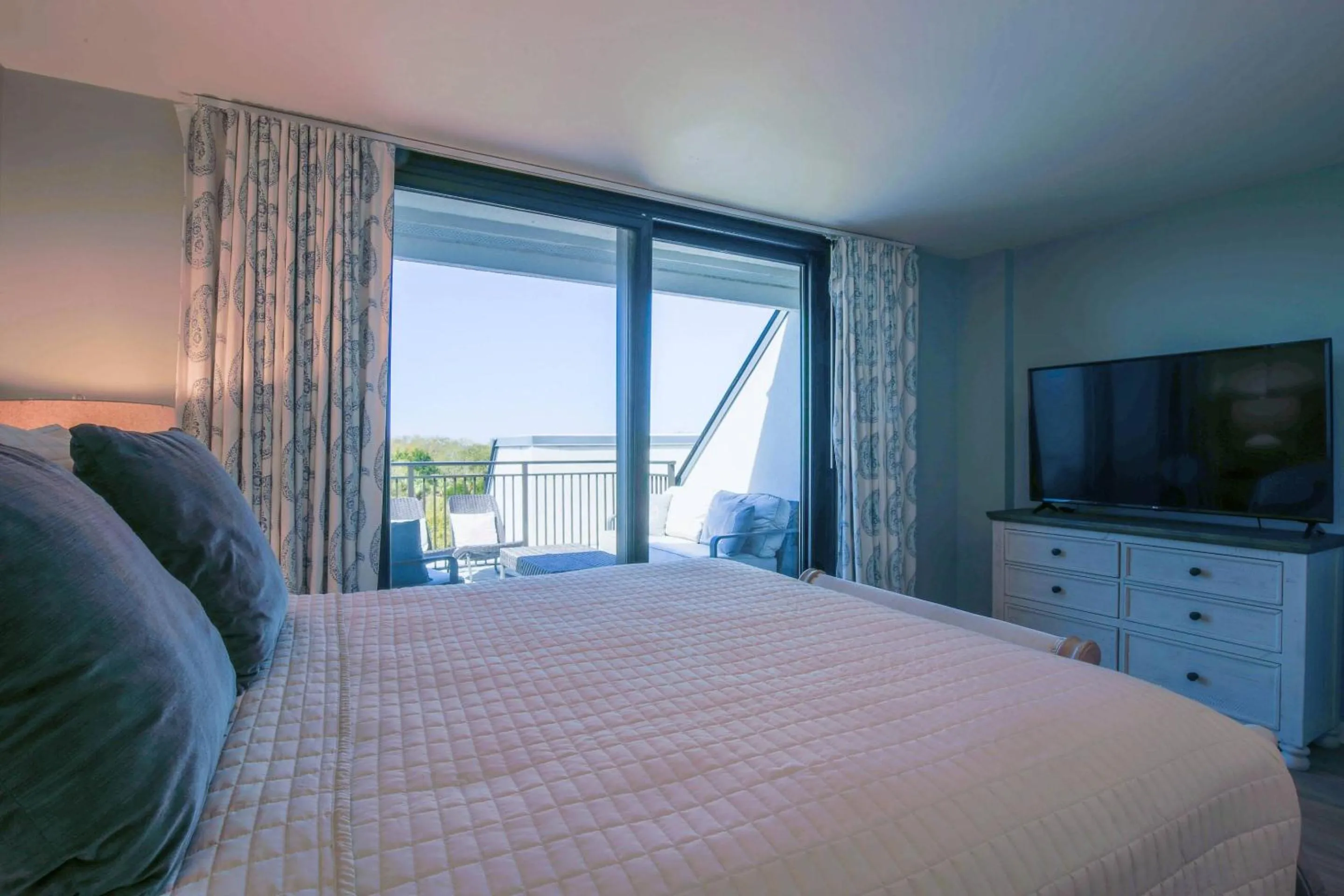 Bed in Artist's Palette