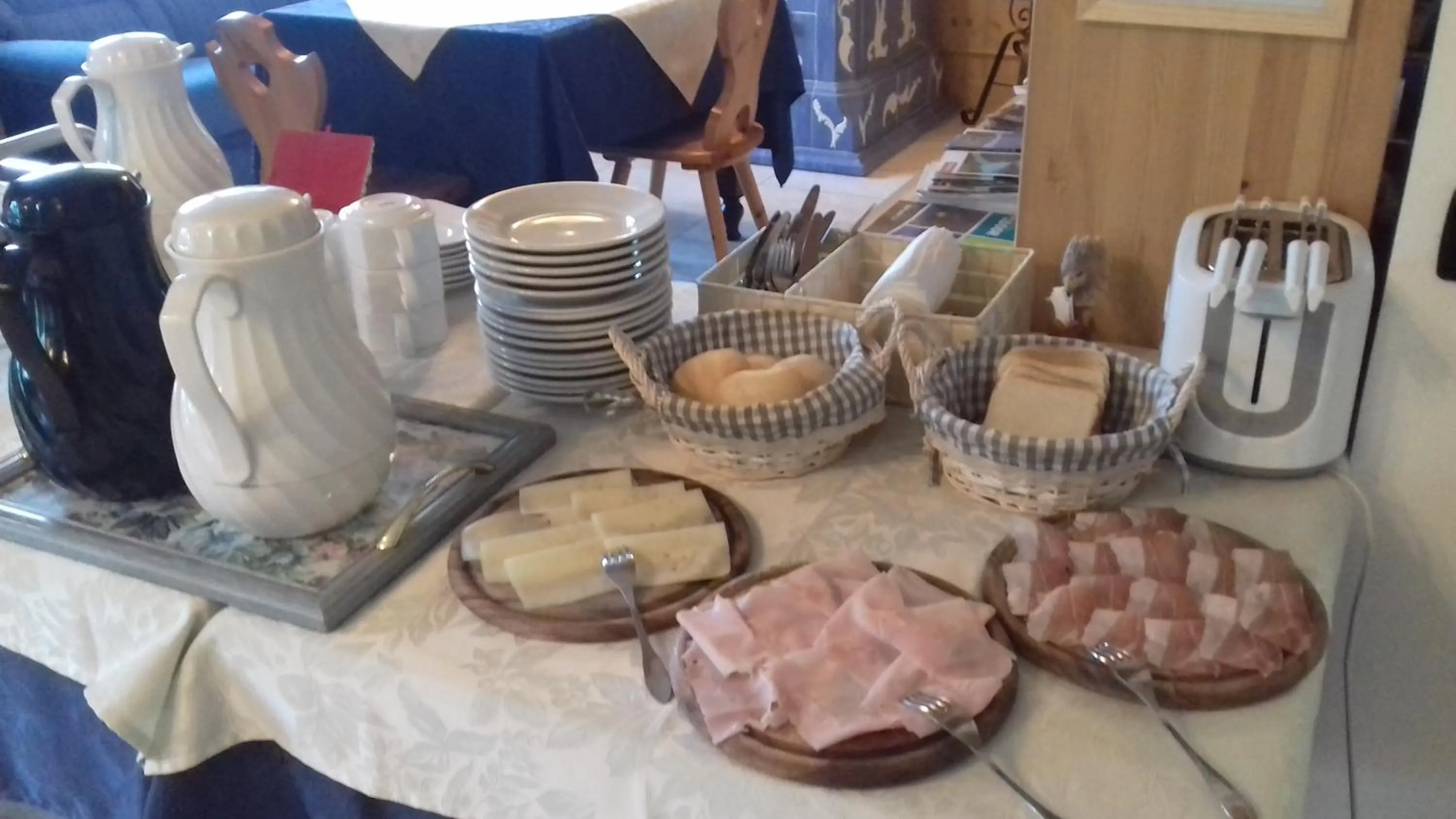 Buffet breakfast in B&B Nido Delle Aquile