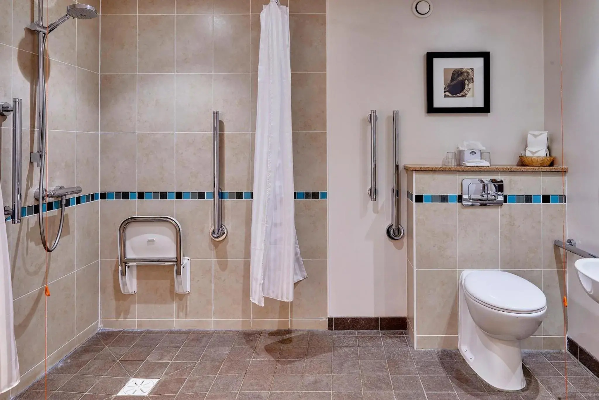 Photo of the whole room in Staybridge Suites Liverpool by IHG Photo of the whole room in Staybridge Suites Liverpool by IHG