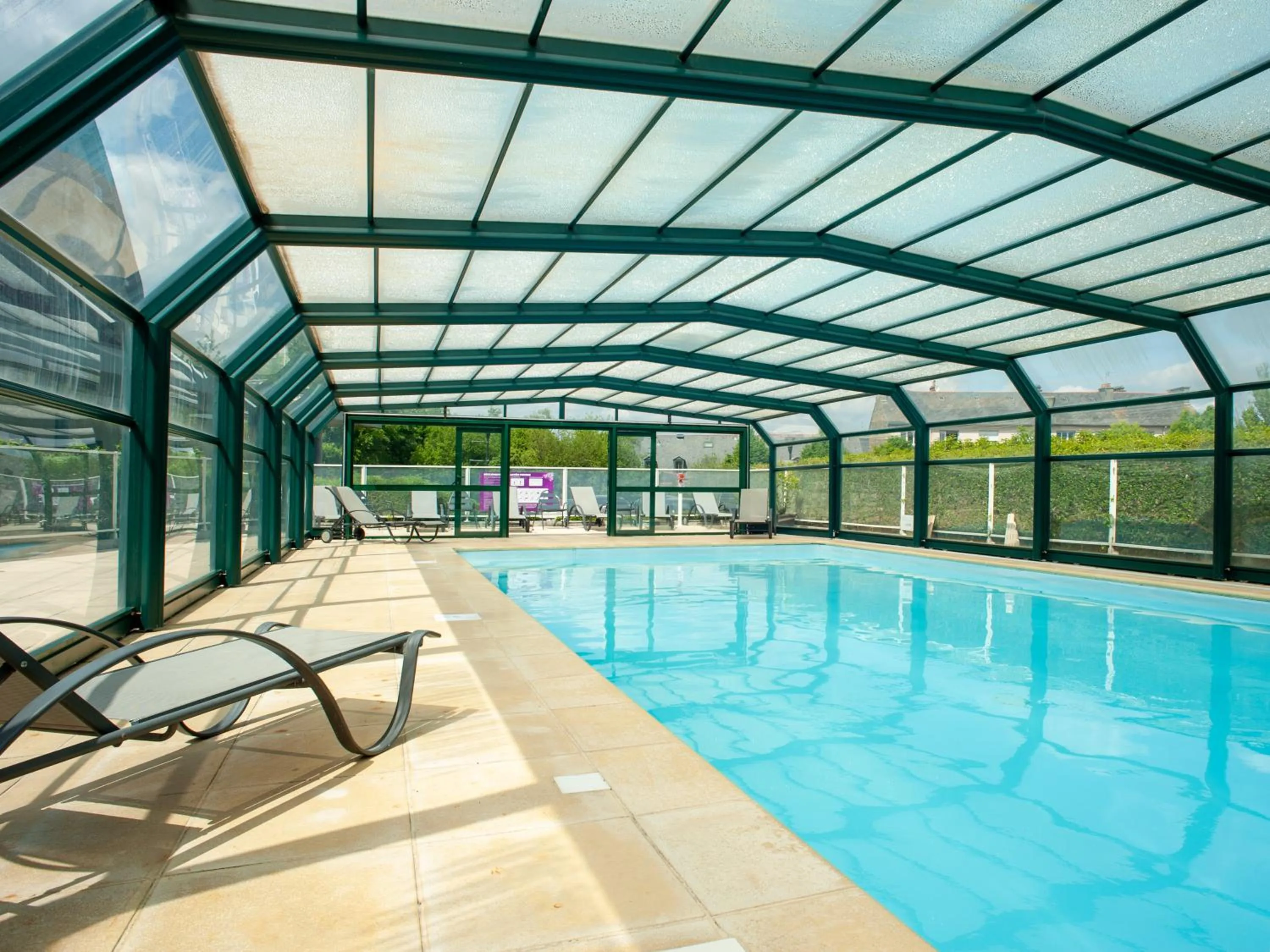 Swimming pool in Résidence Vacancéole - Duguesclin