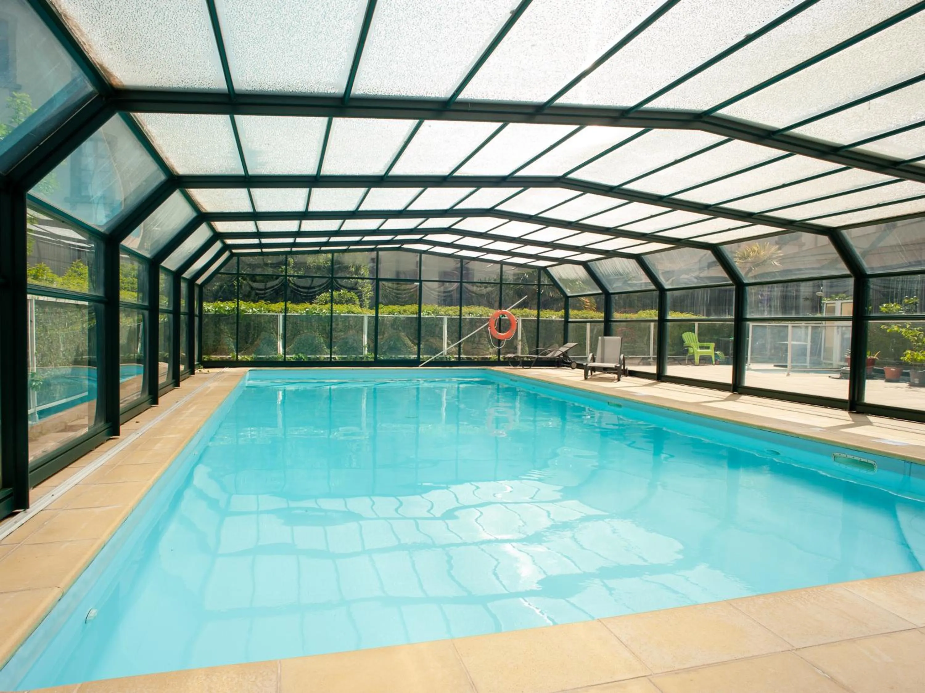 Swimming pool in Résidence Vacancéole - Duguesclin