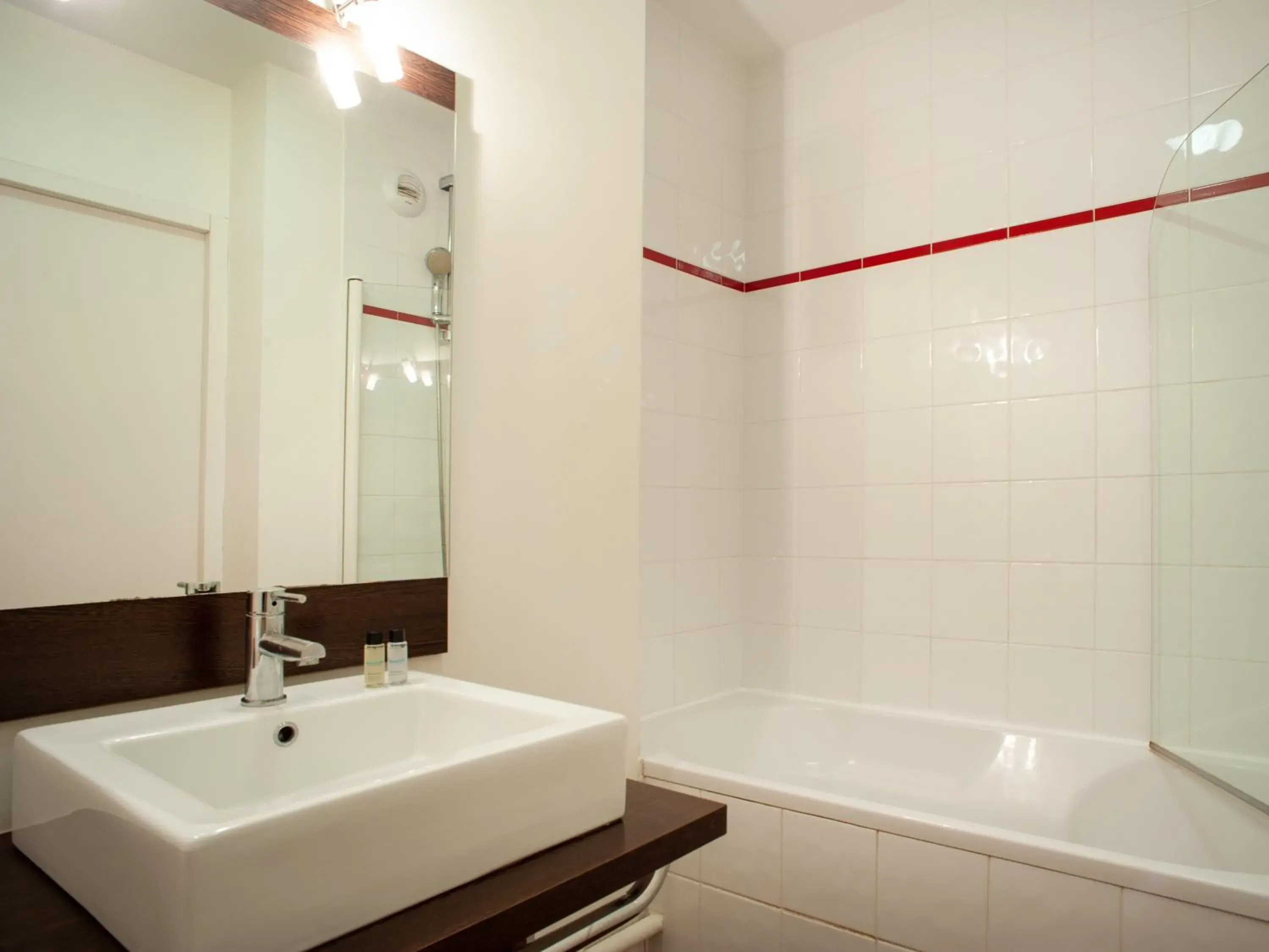 One-Bedroom Apartment (4 Adults) in Résidence Vacancéole - Duguesclin One-Bedroom Apartment (4 Adults) in Résidence Vacancéole - Duguesclin