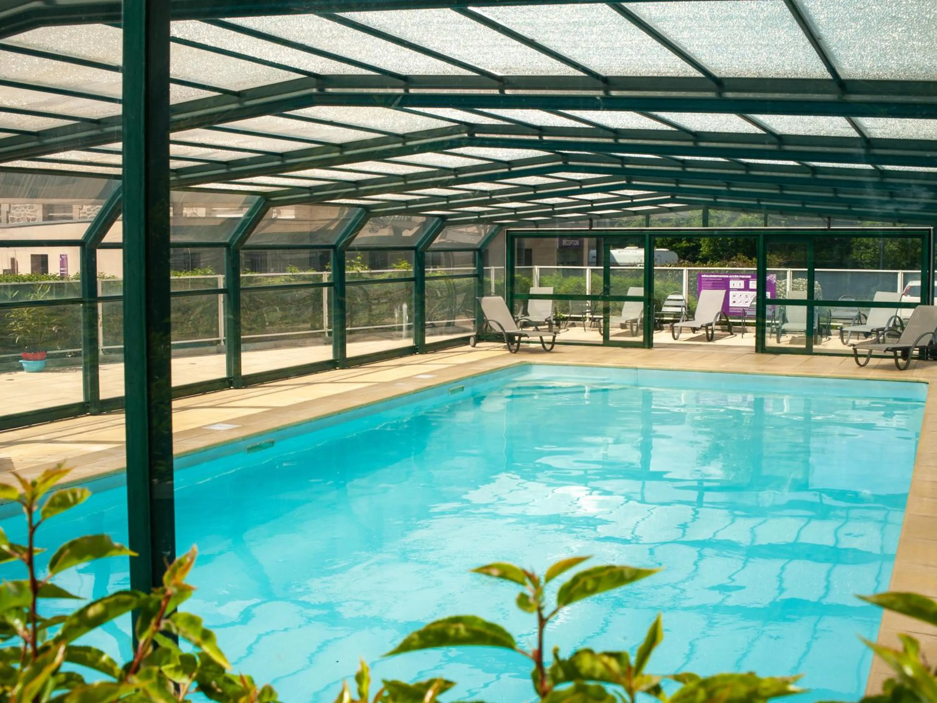 Swimming pool in Résidence Vacancéole - Duguesclin