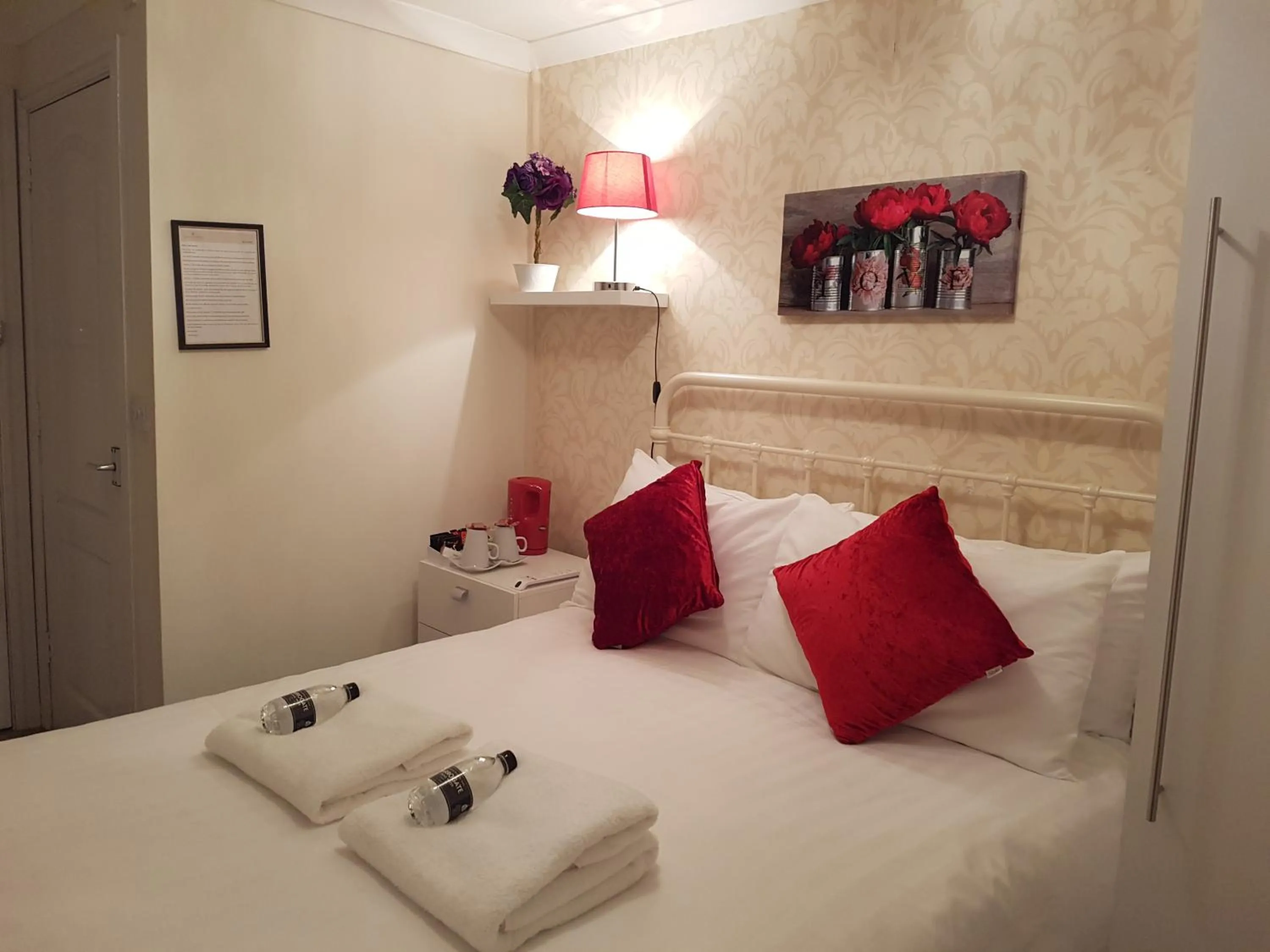 Bed in Grand Pier Guest House