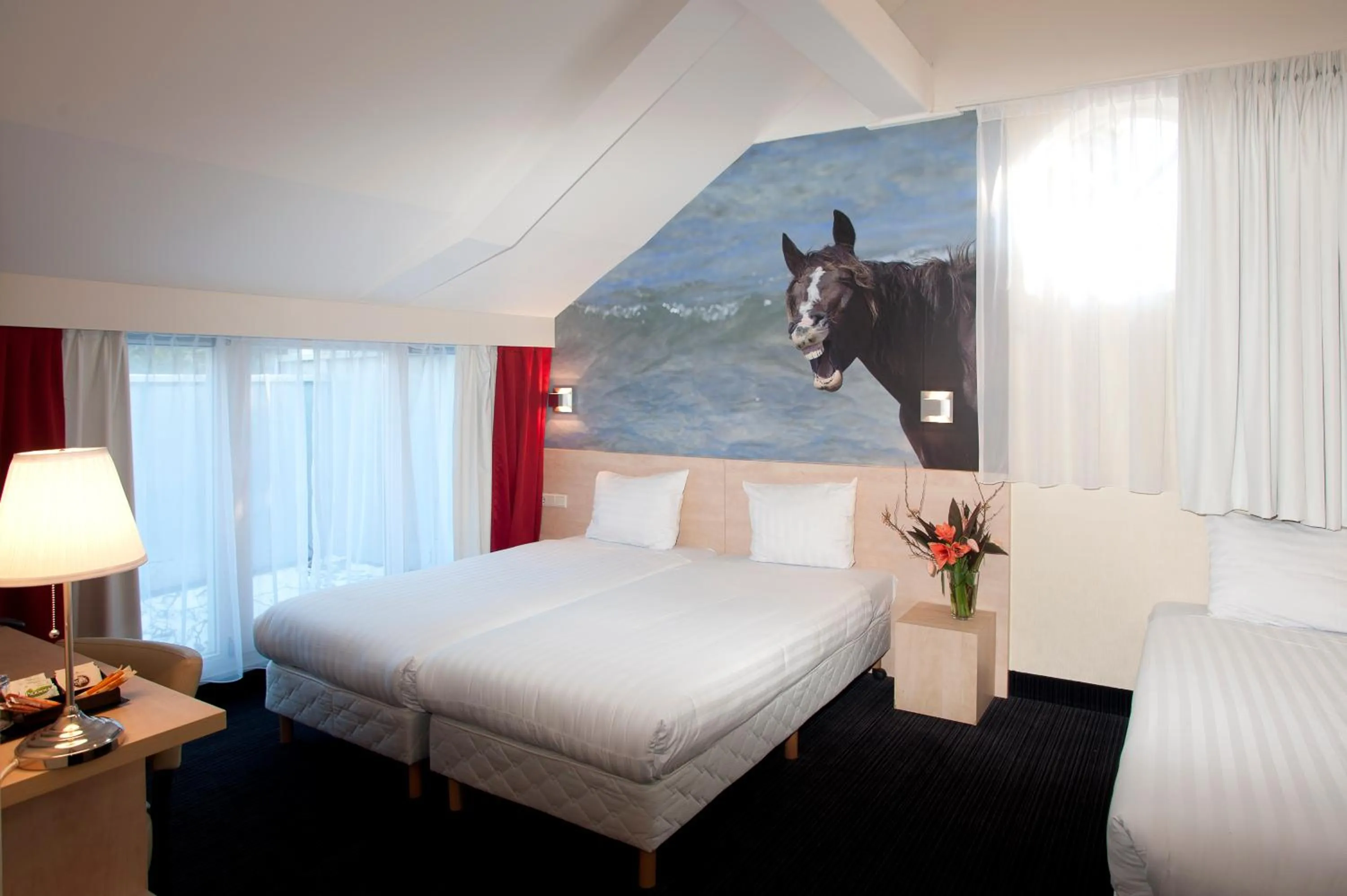 Photo of the whole room in Hotel Iron Horse Amsterdam