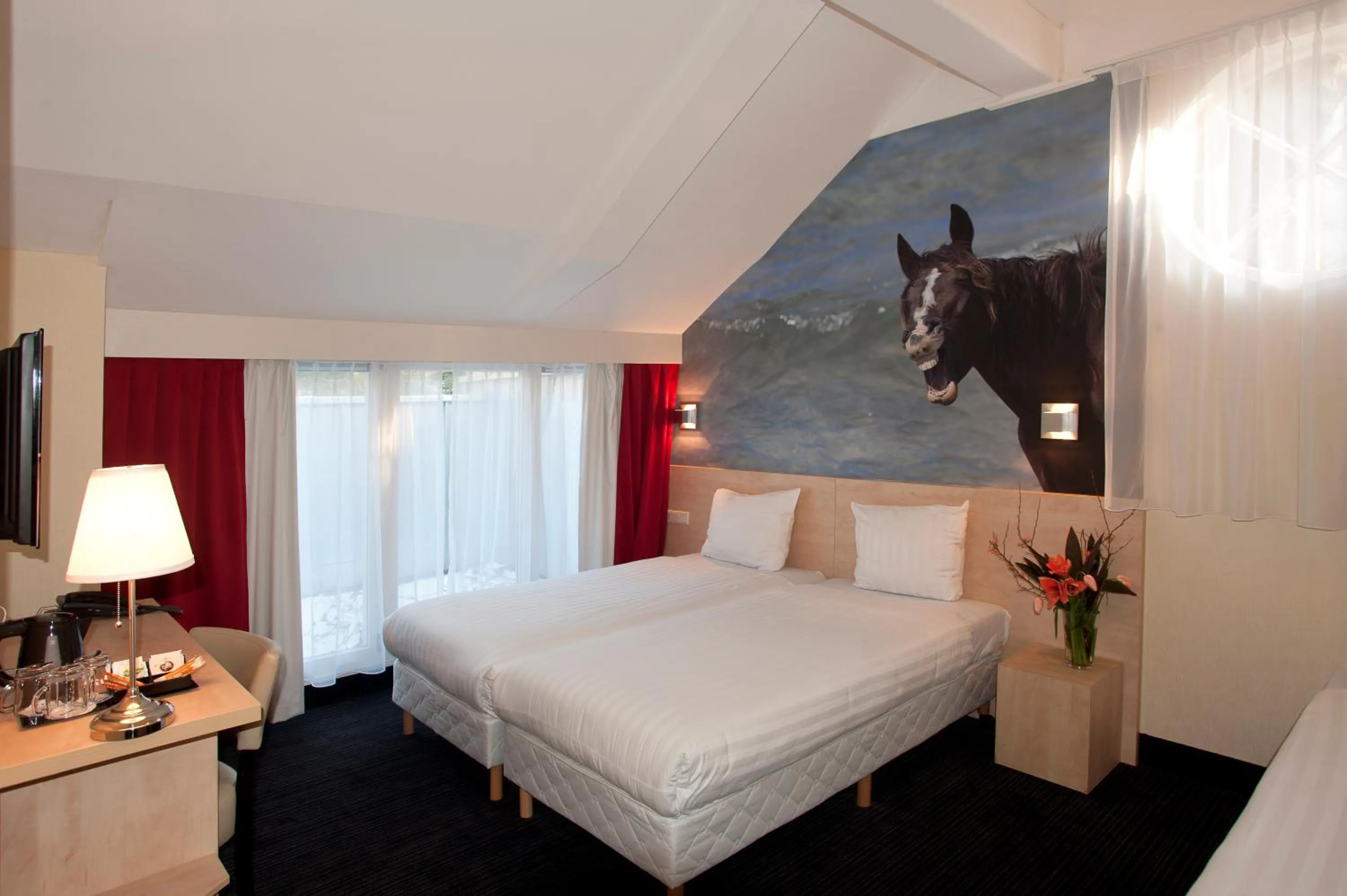 Photo of the whole room in Hotel Iron Horse Amsterdam