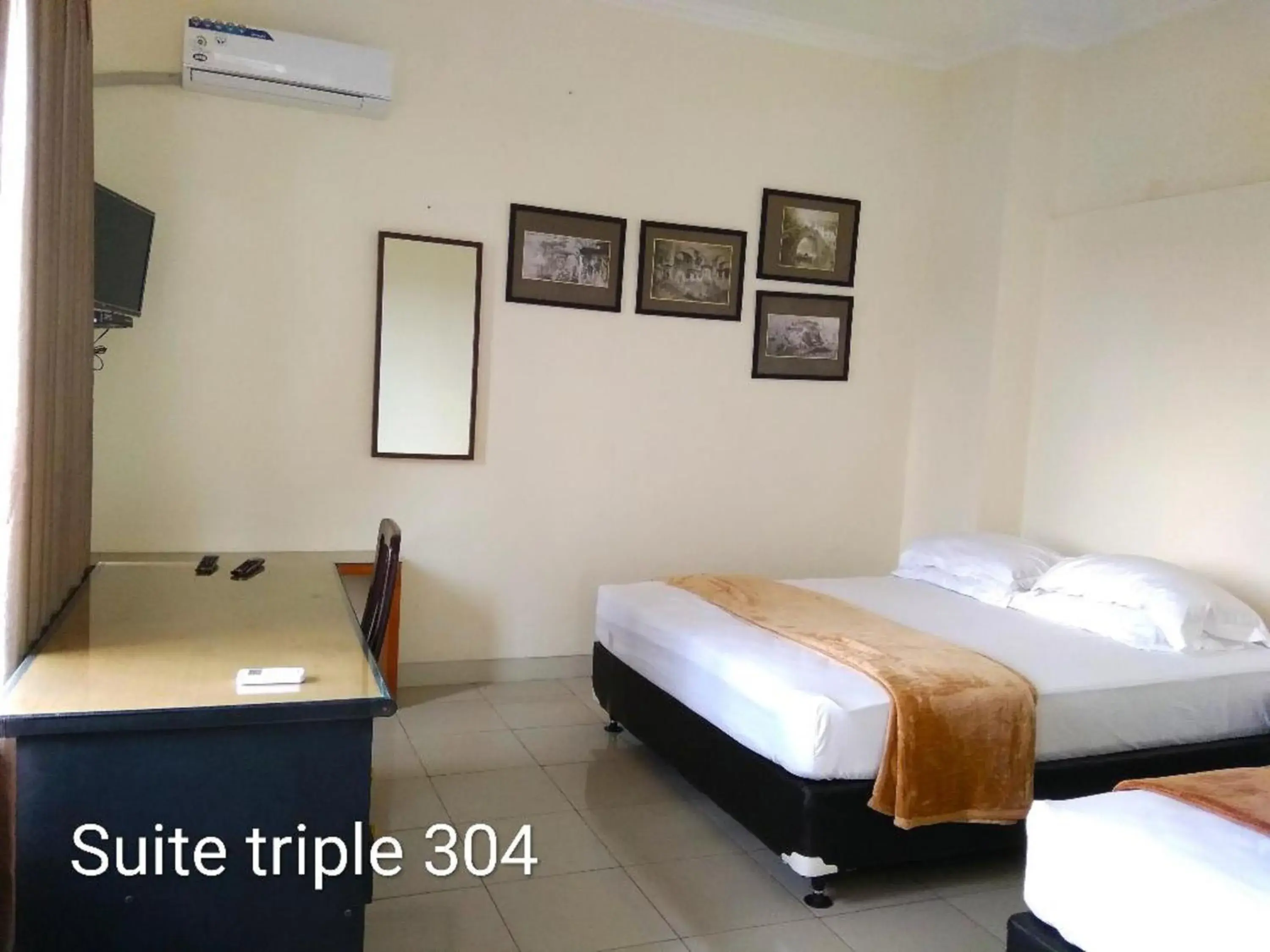 Bed in GK Gallery Rumah Sewa Bed in GK Gallery Rumah Sewa