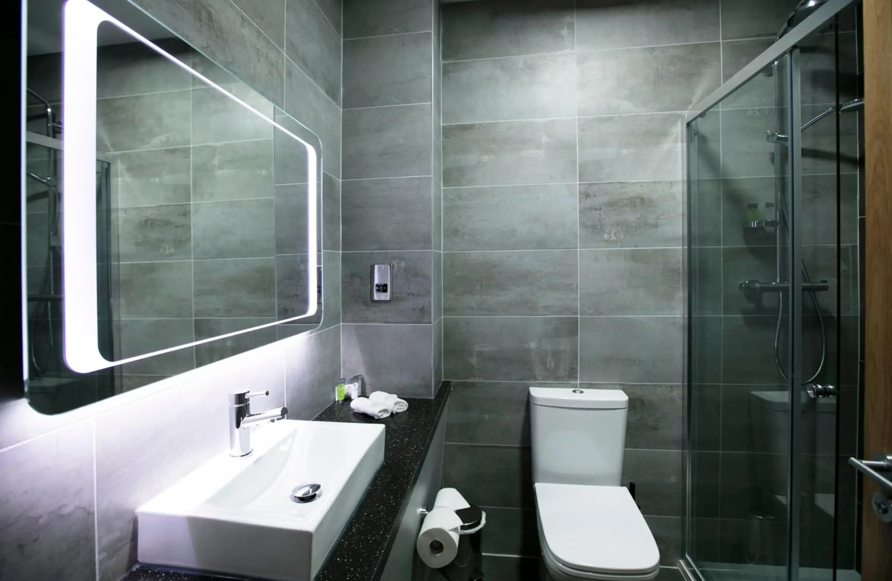 Bathroom in La Mon Hotel & Country Club Bathroom in La Mon Hotel & Country Club