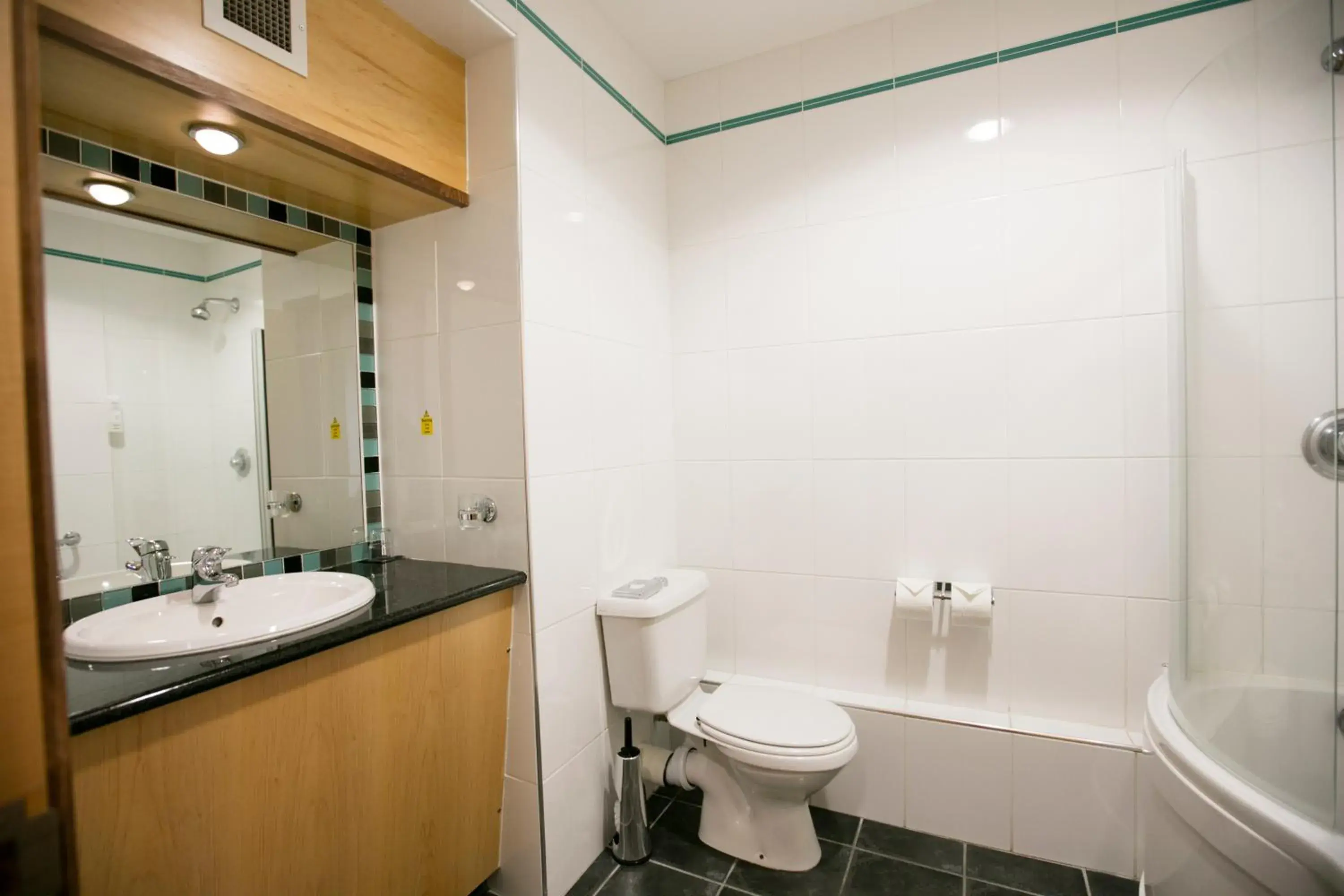 Bathroom in La Mon Hotel & Country Club Bathroom in La Mon Hotel & Country Club