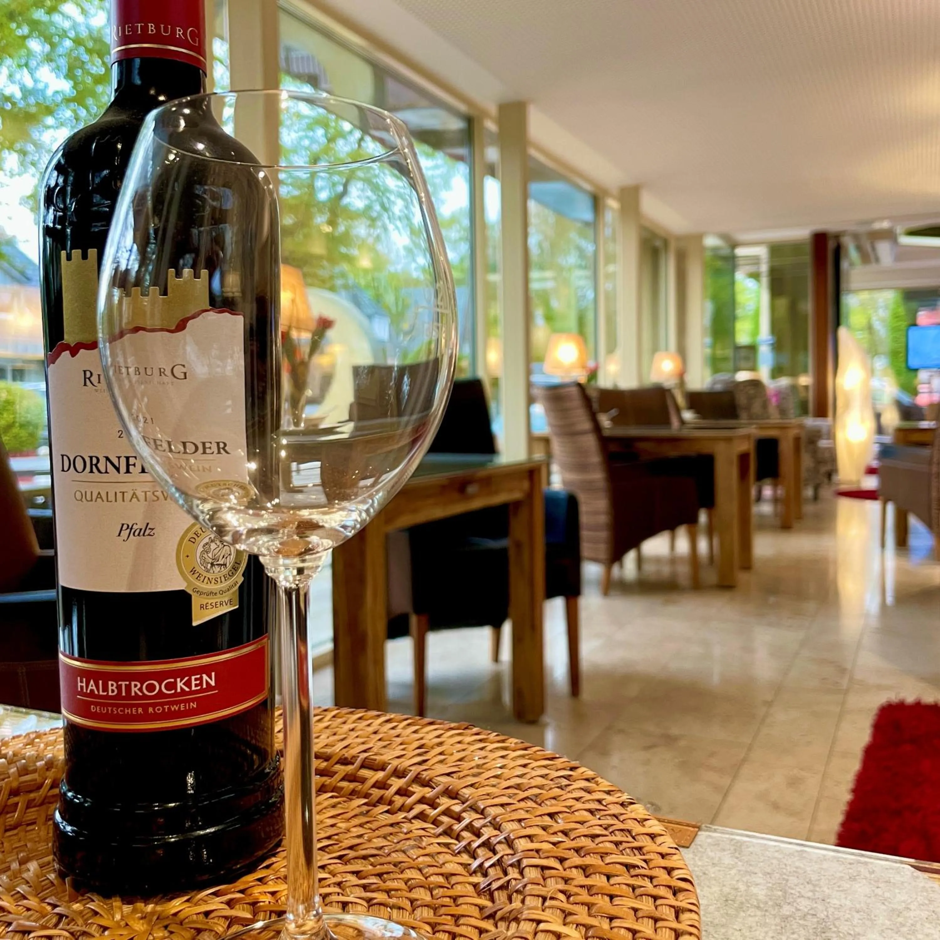 Restaurant/places to eat in Villa am Park