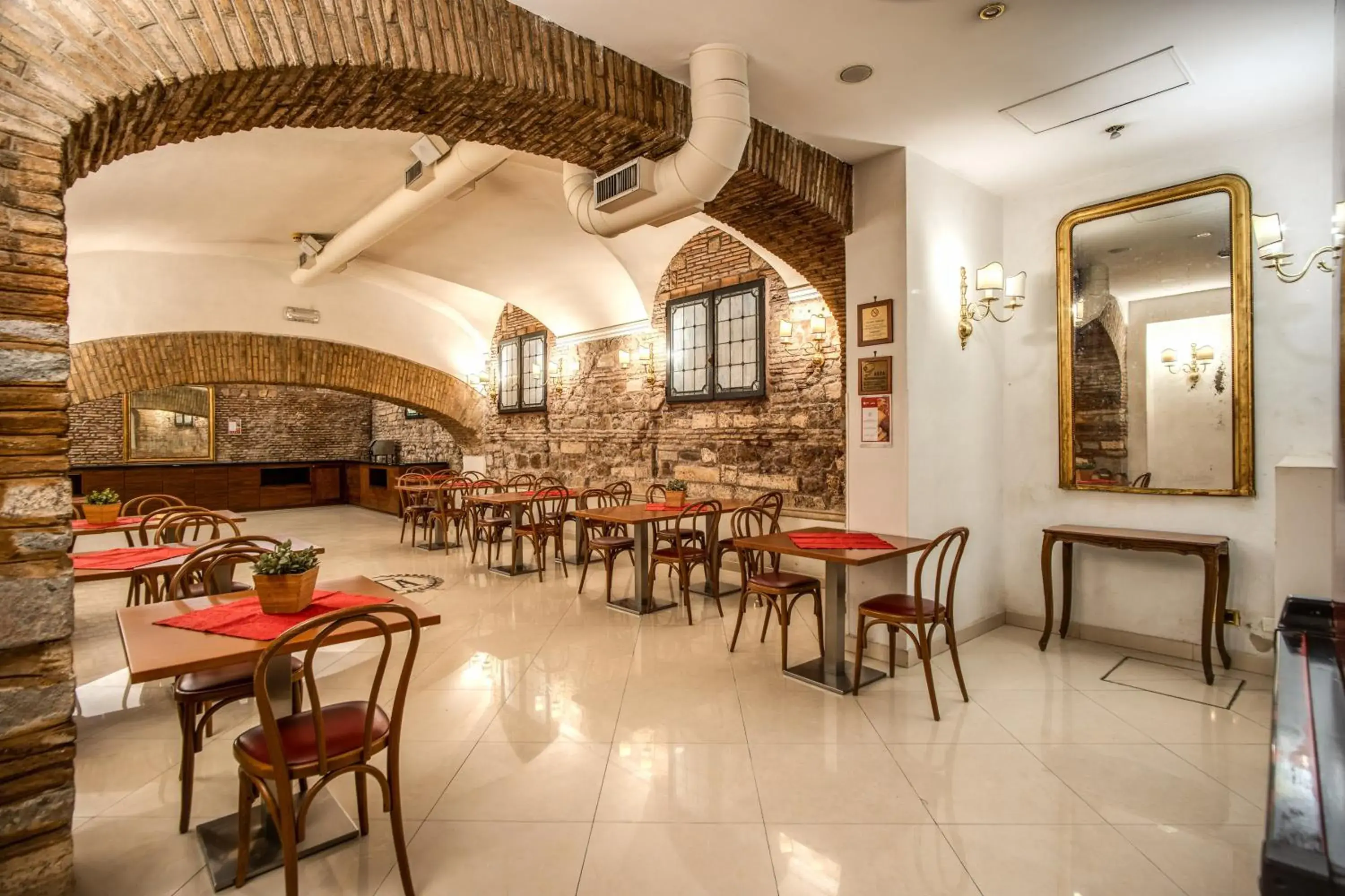 Restaurant/places to eat in Hotel Della Torre Argentina Restaurant/places to eat in Hotel Della Torre Argentina