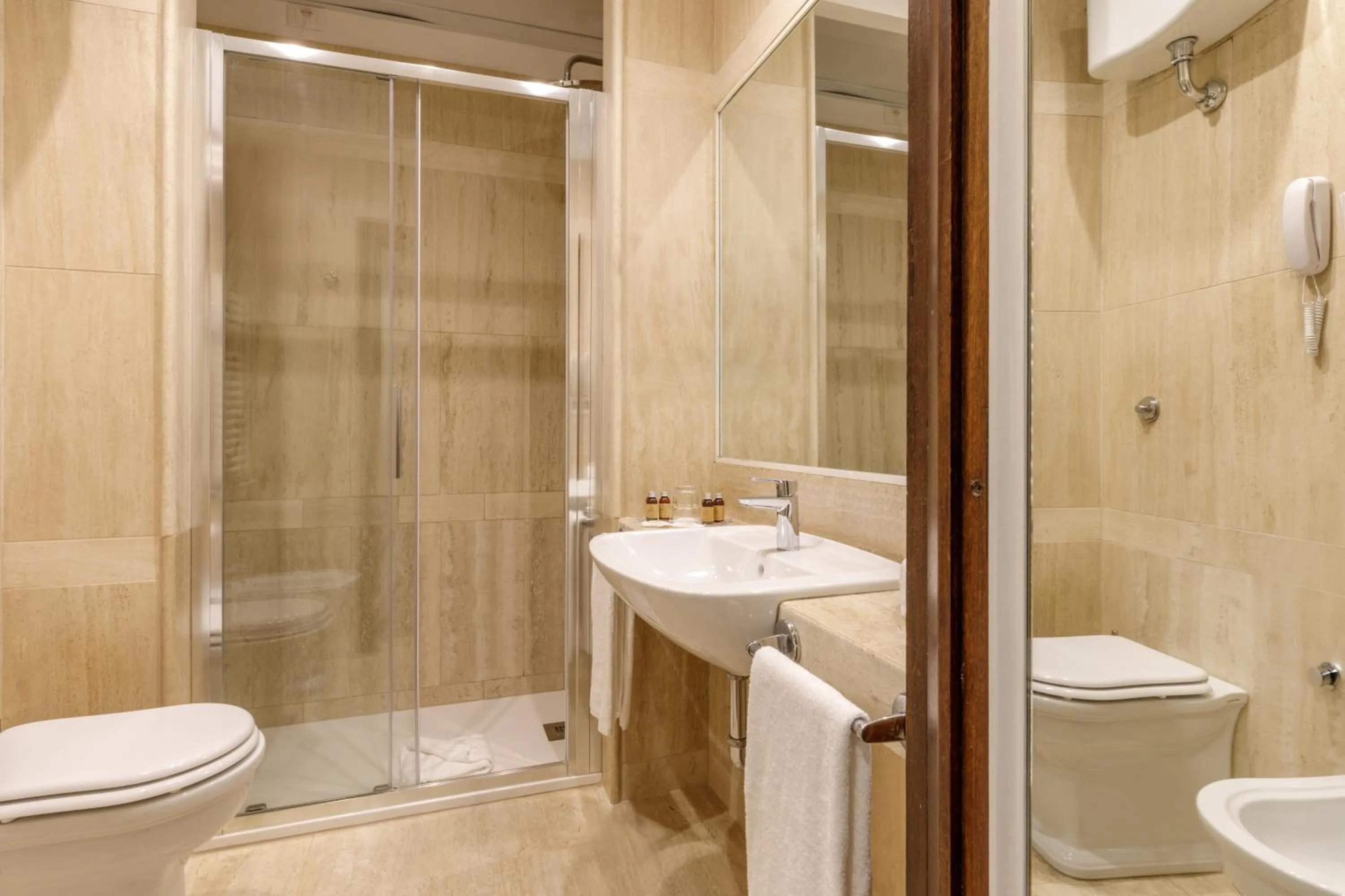 Bathroom in Hotel Della Torre Argentina