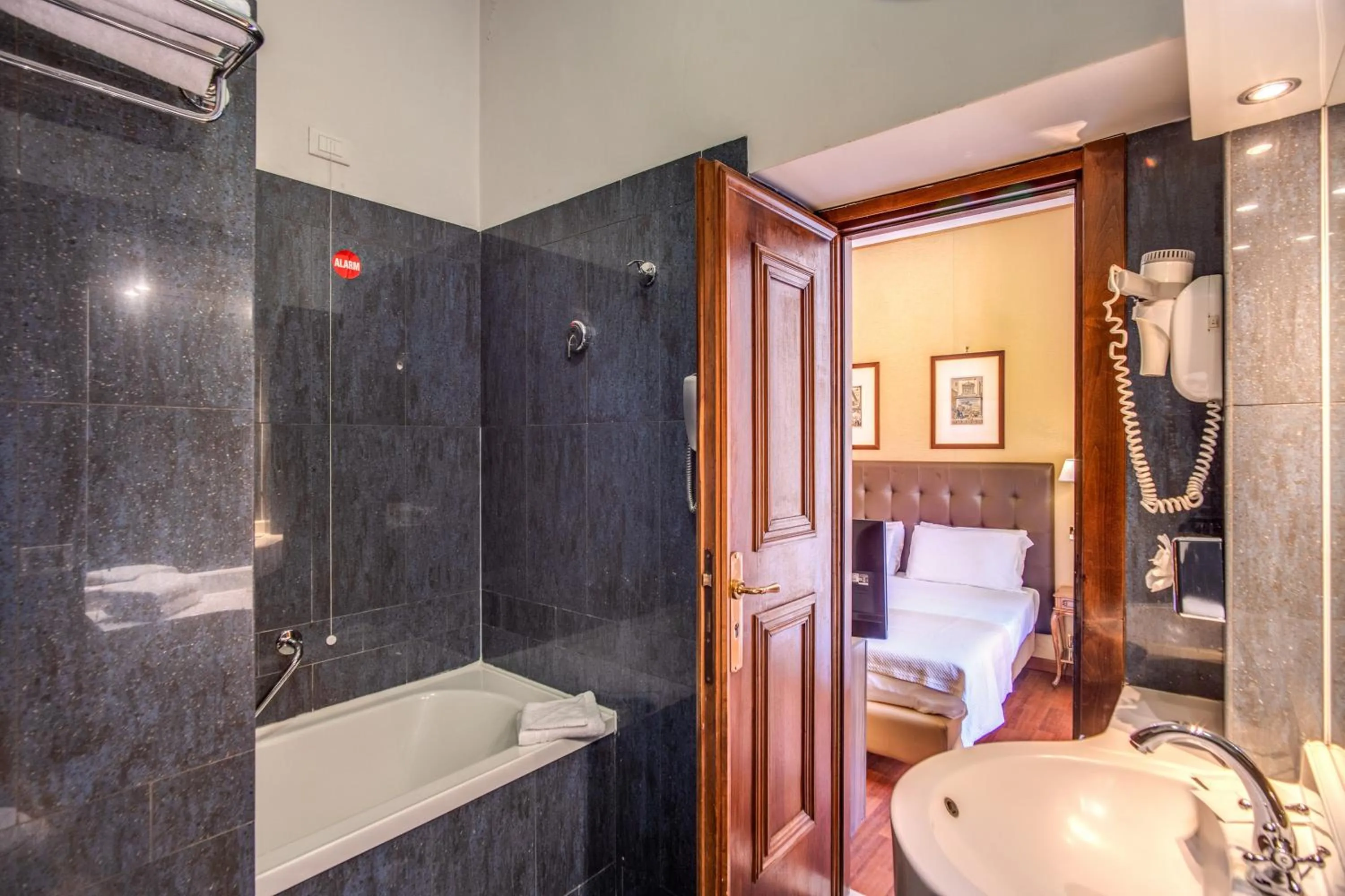 Bathroom in Hotel Della Torre Argentina