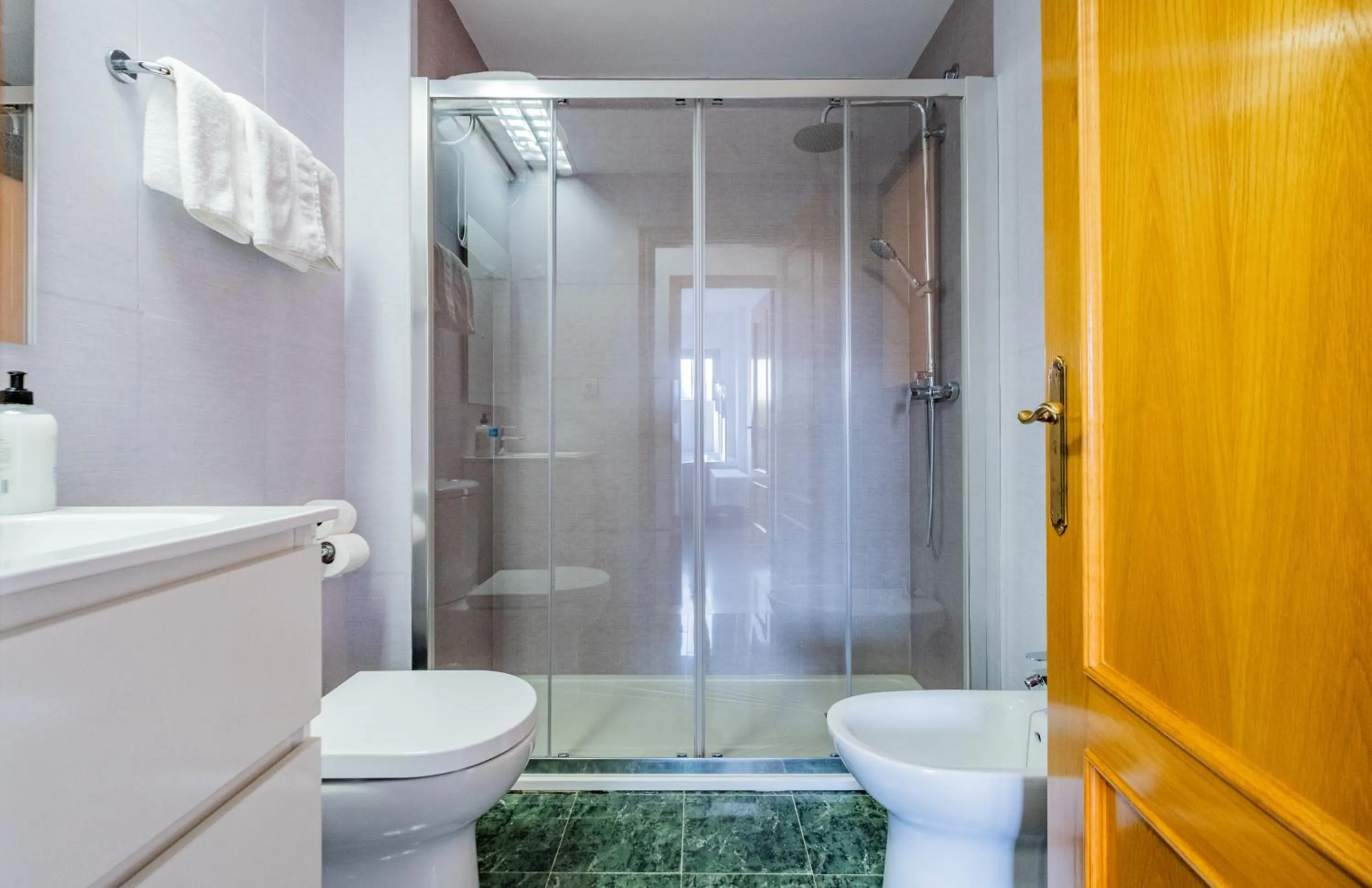 Shower in Apartamentos Proamar