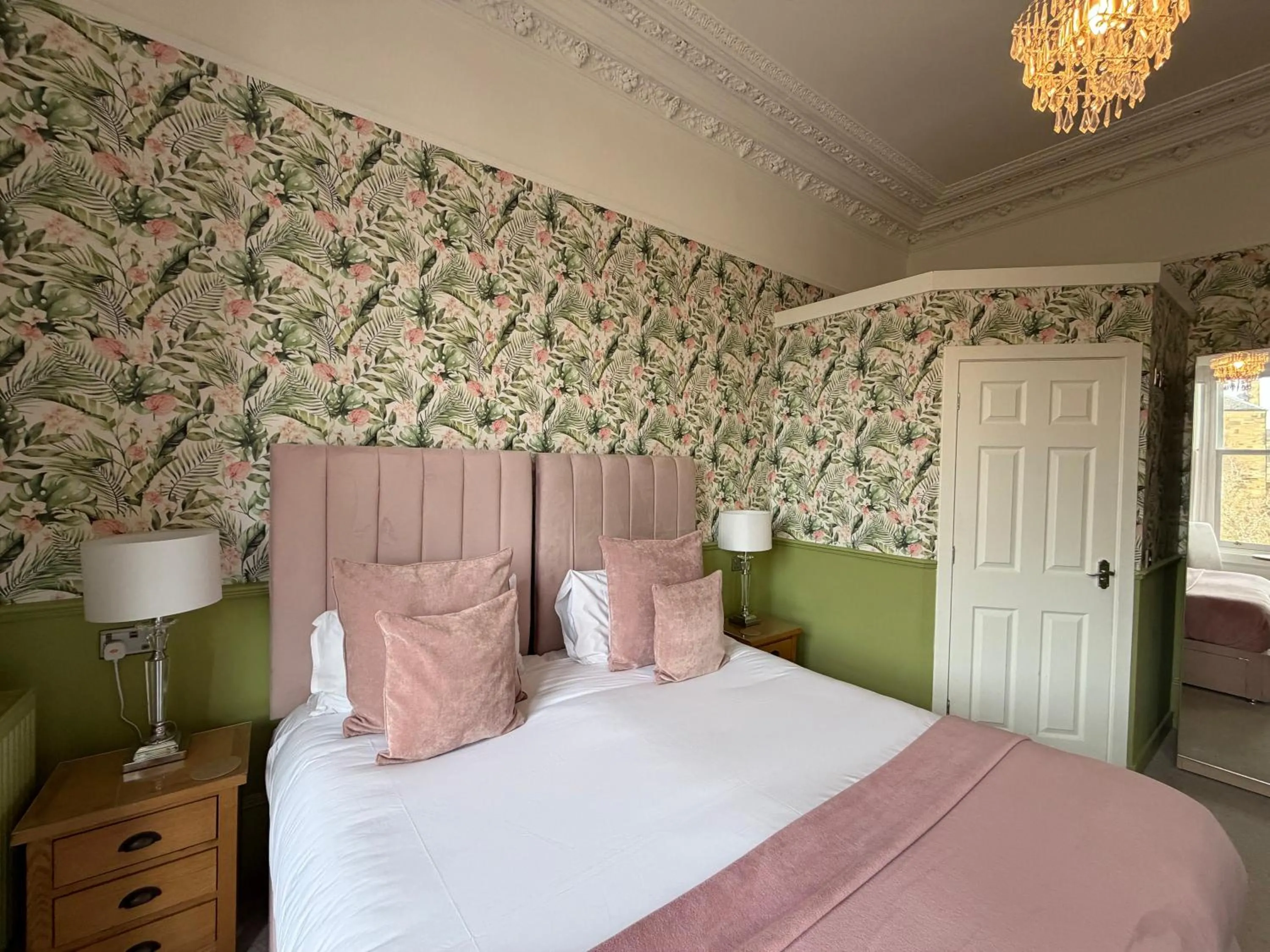 Bed in Grangeview Guest House