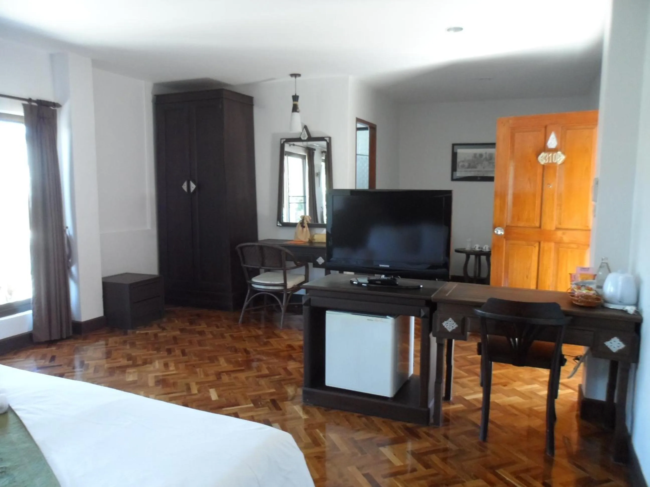 TV and multimedia, Bed in Baiyoke Chalet Hotel