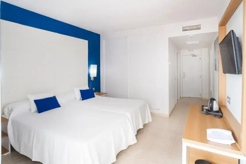 Bedroom, Bed in Ibersol Torremolinos Beach Bedroom, Bed in Ibersol Torremolinos Beach