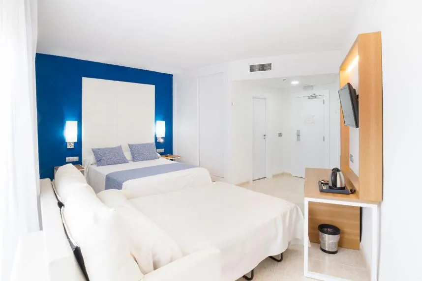 Photo of the whole room, Bed in Ibersol Torremolinos Beach