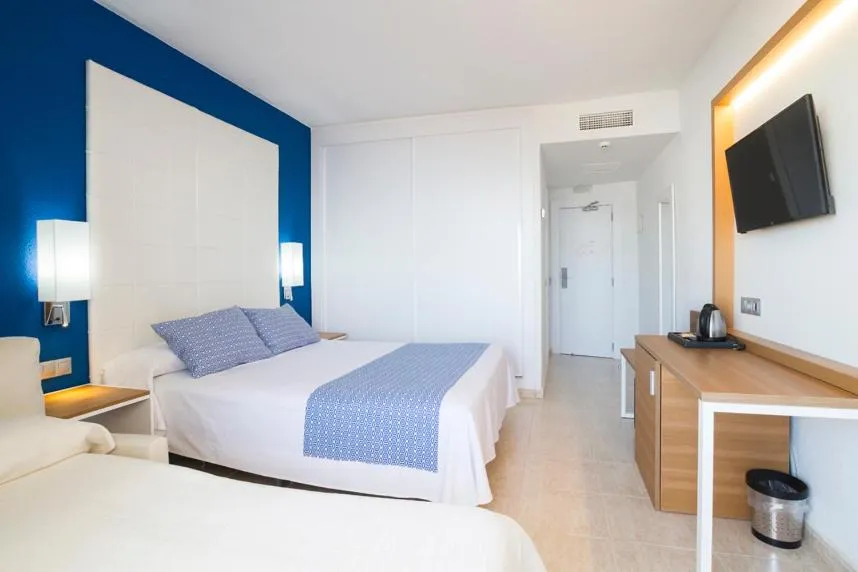 Photo of the whole room, Bed in Ibersol Torremolinos Beach