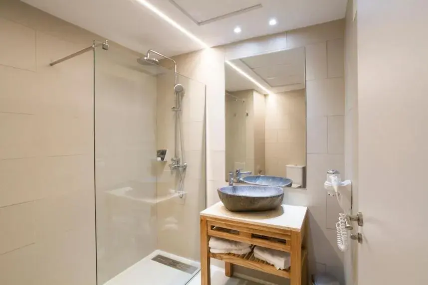 Bathroom in Ibersol Torremolinos Beach Bathroom in Ibersol Torremolinos Beach